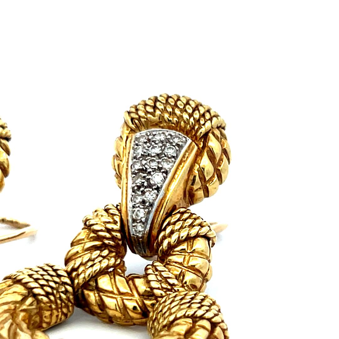 Vintage 0,36ct Runder Brillant Diamant 18K Gelbgold Texturierte Tropfenohrringe im Angebot 3