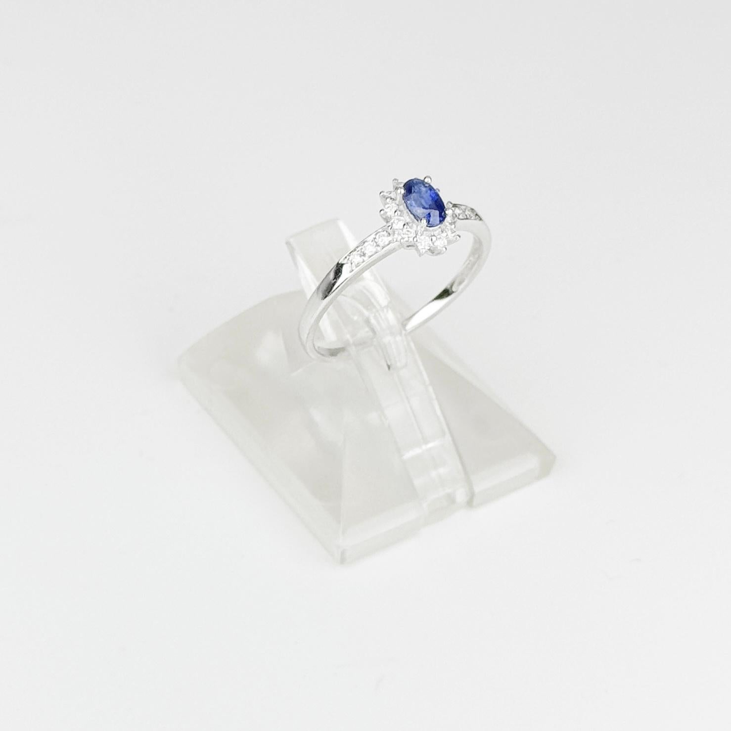 Oval Cut Vintage 0.36ct Sri Lanka Blue Sapphire Diamond Ring in 18K White Gold For Sale