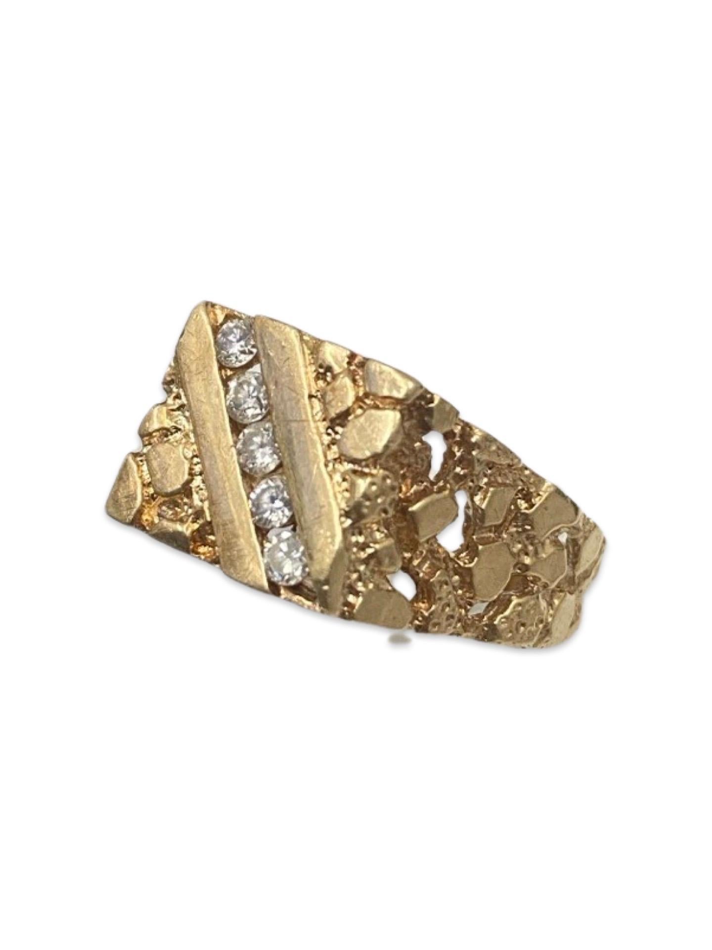 Vintage 0.40 Carat Diamonds Nugget Design Ring 14k Gold. La bague mesure 12 mm de hauteur et comporte 5 diamants ronds de haute qualité pesant chacun environ 0,08 ct pour un total de 0,40 ctcw. La bague est une véritable icône des années 1980. La