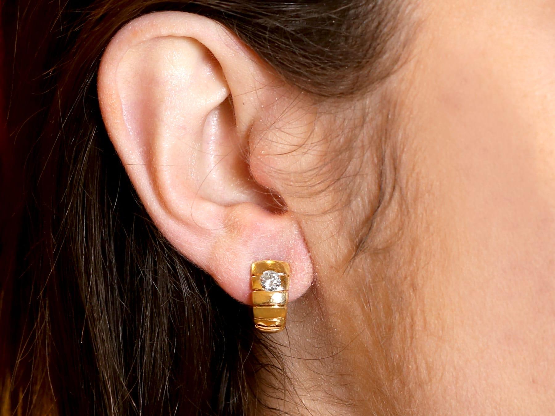 Ohrringe aus 18 Karat Gelbgold mit 0,40 Karat Diamanten, um 1980 im Angebot 4