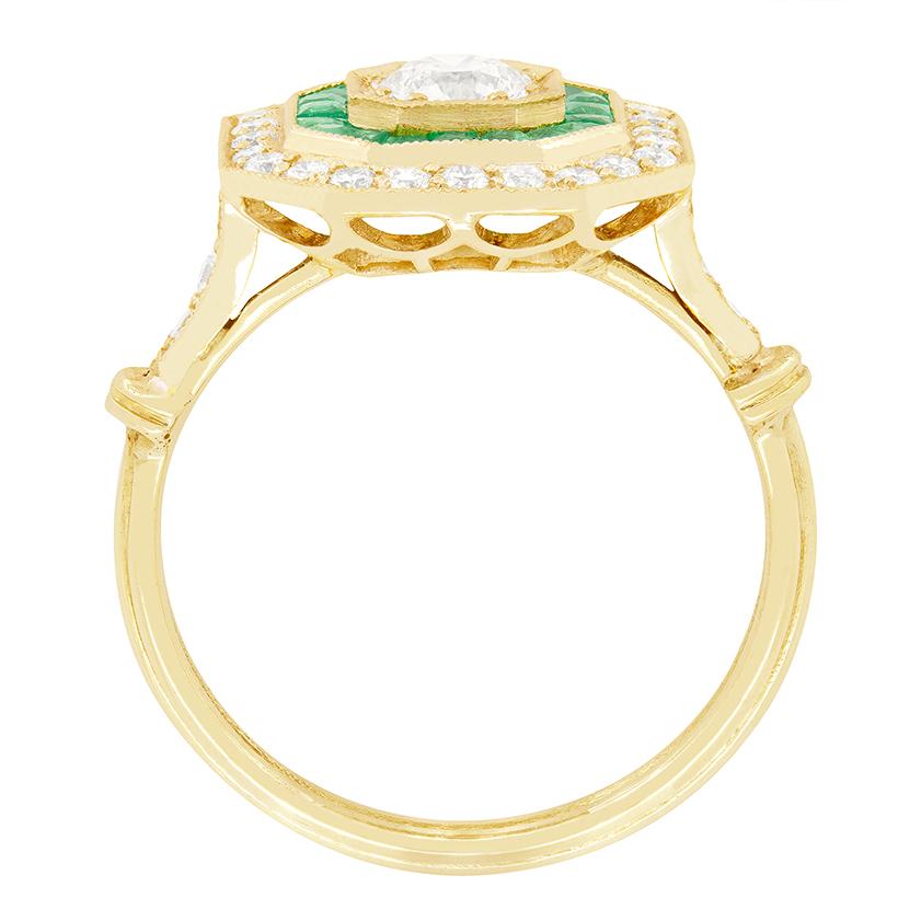 Vieille grappe de diamants et d'émeraudes de 0,40 carat, années 1980 Bon état - En vente à London, GB