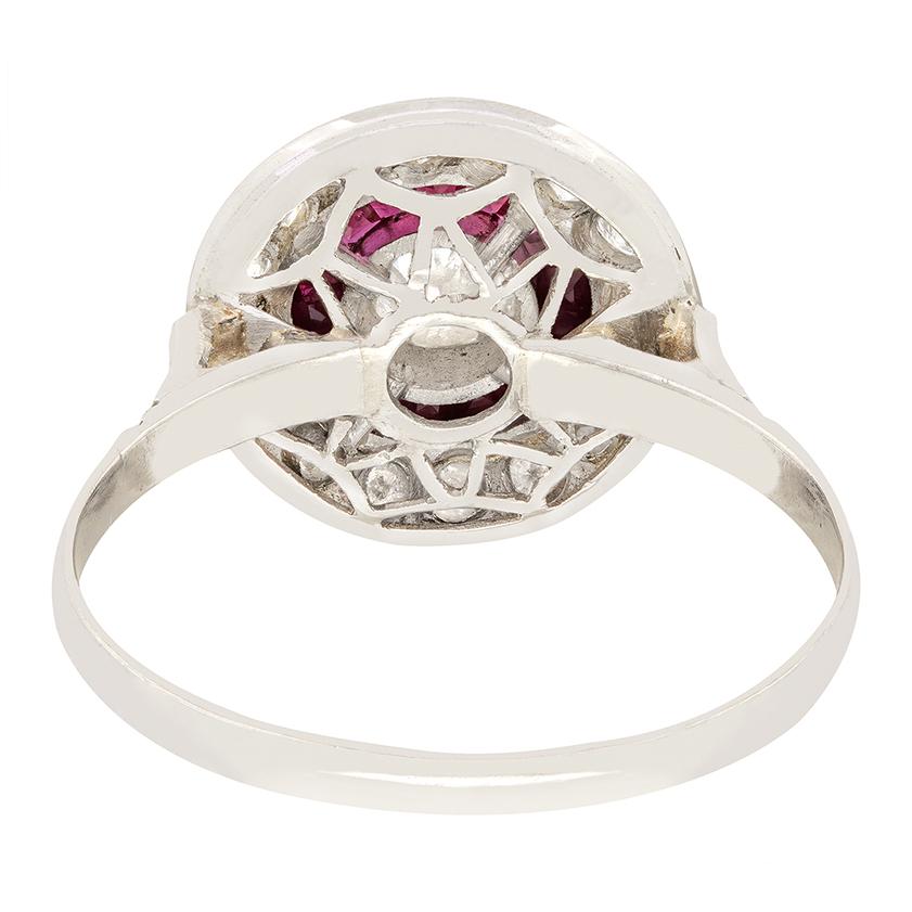 Vintage 0.40ct Diamond and Ruby Target Ring, c.1950s In Good Condition For Sale In London, GB
