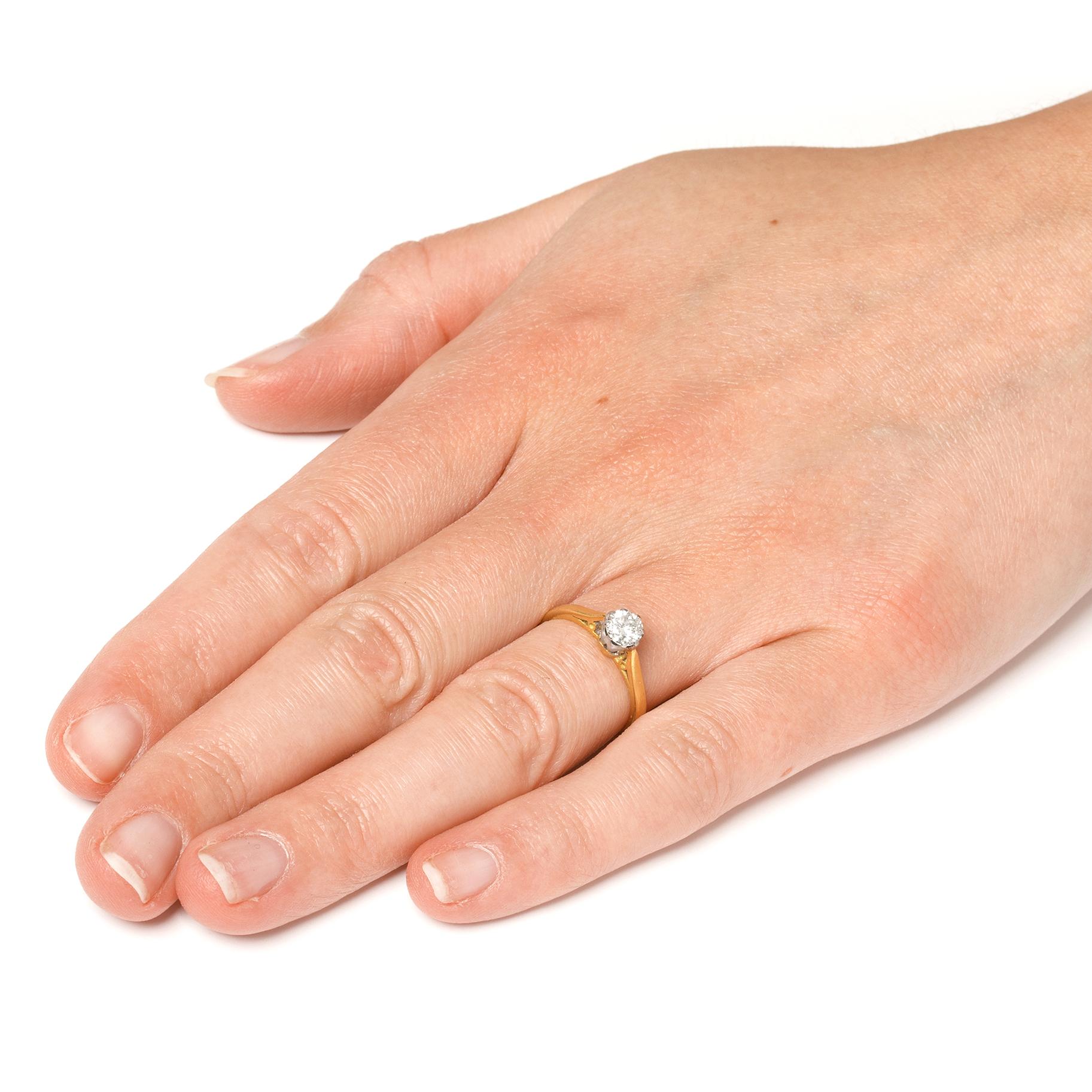 Women's or Men's Vintage 0.40ct Diamond Solitaire Engagement Ring, c.1982 For Sale