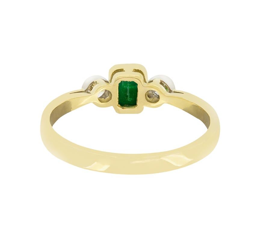 Anello a trilogia di smeraldi e diamanti da 0,40 carati vintage, con marchio 1996 In condizioni buone in vendita a London, GB
