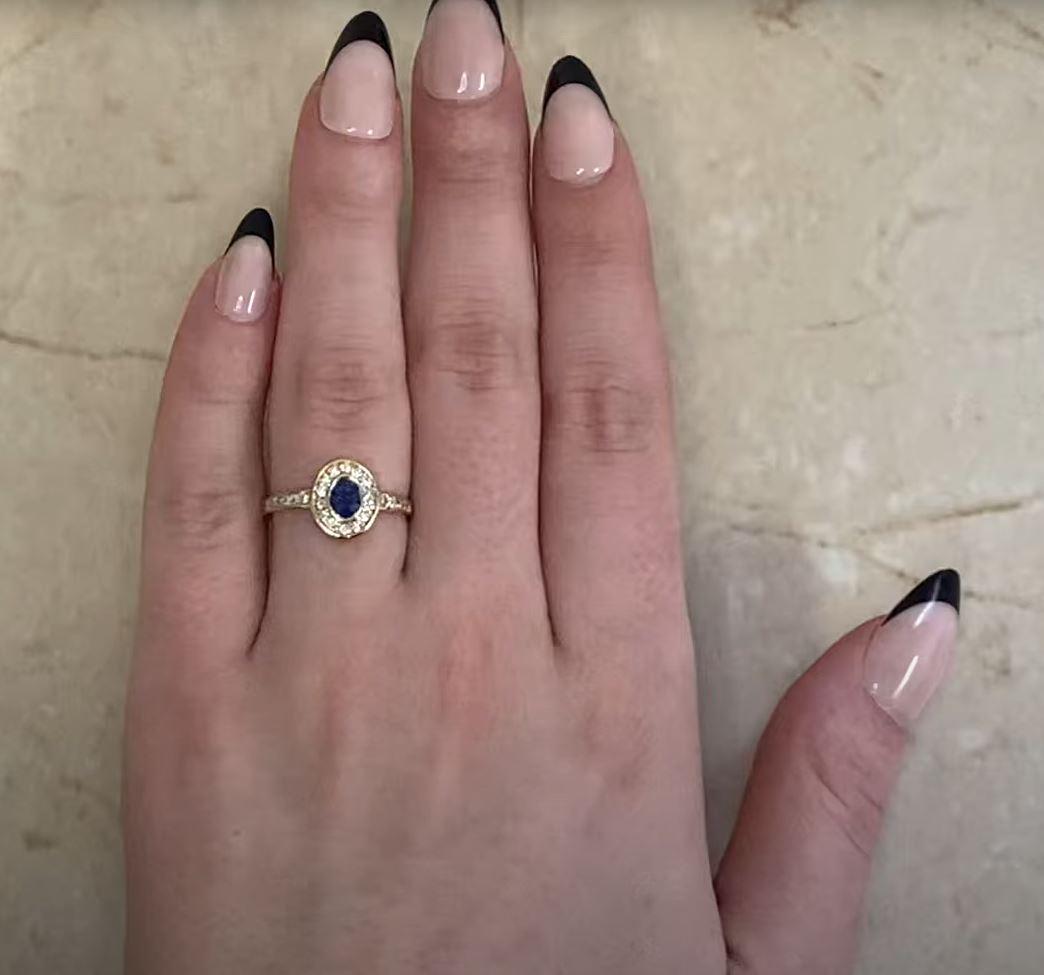 Vintage 0.40ct Oval Cut Sapphire Engagement Ring, Diamond Halo, 18k Yellow Gold For Sale 4