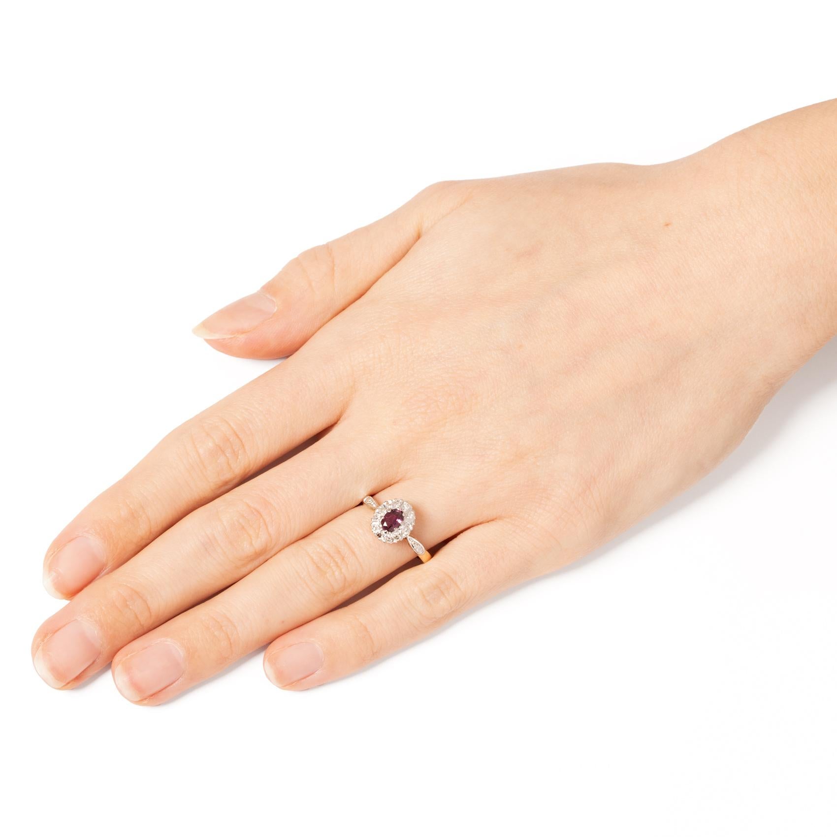 Femenino o masculino Racimo vintage de rubíes y diamantes de 0,40 ct, Hallmarked 1968 en venta