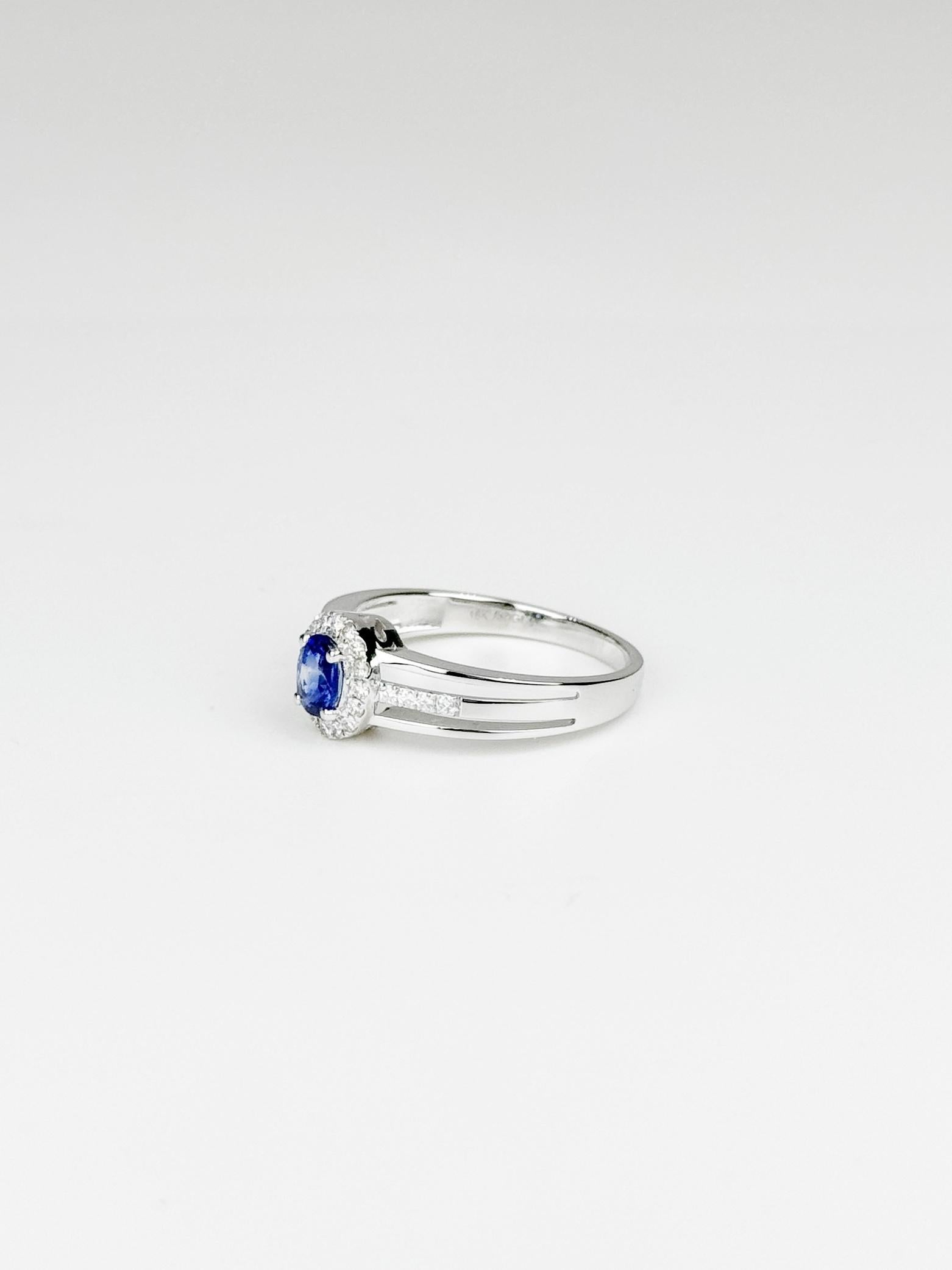 Contemporary Vintage 0.43ct Sri Lanka Blue Sapphire Diamond Ring in 18K White Gold For Sale