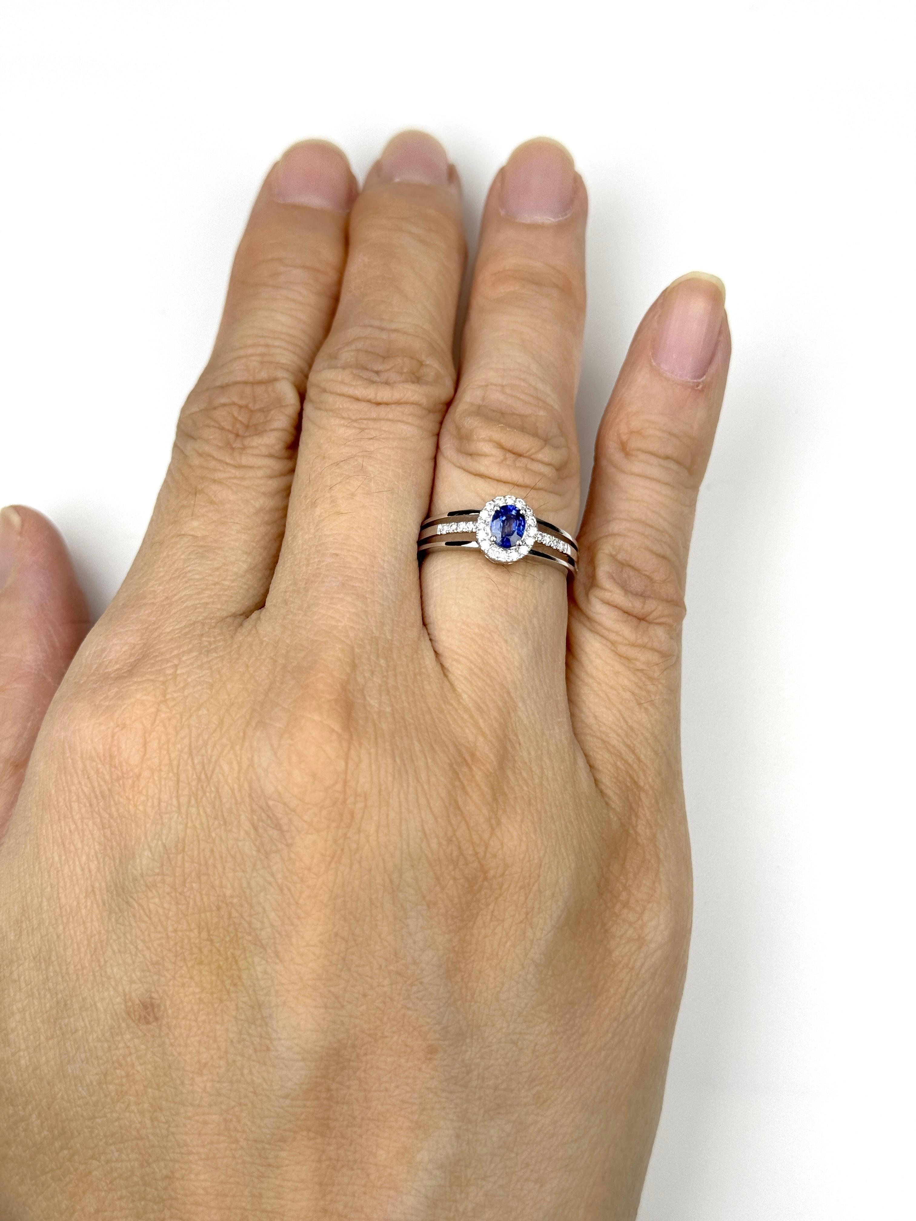 Vintage 0.43ct Sri Lanka Blue Sapphire Diamond Ring in 18K White Gold In New Condition For Sale In Hong Kong, HK