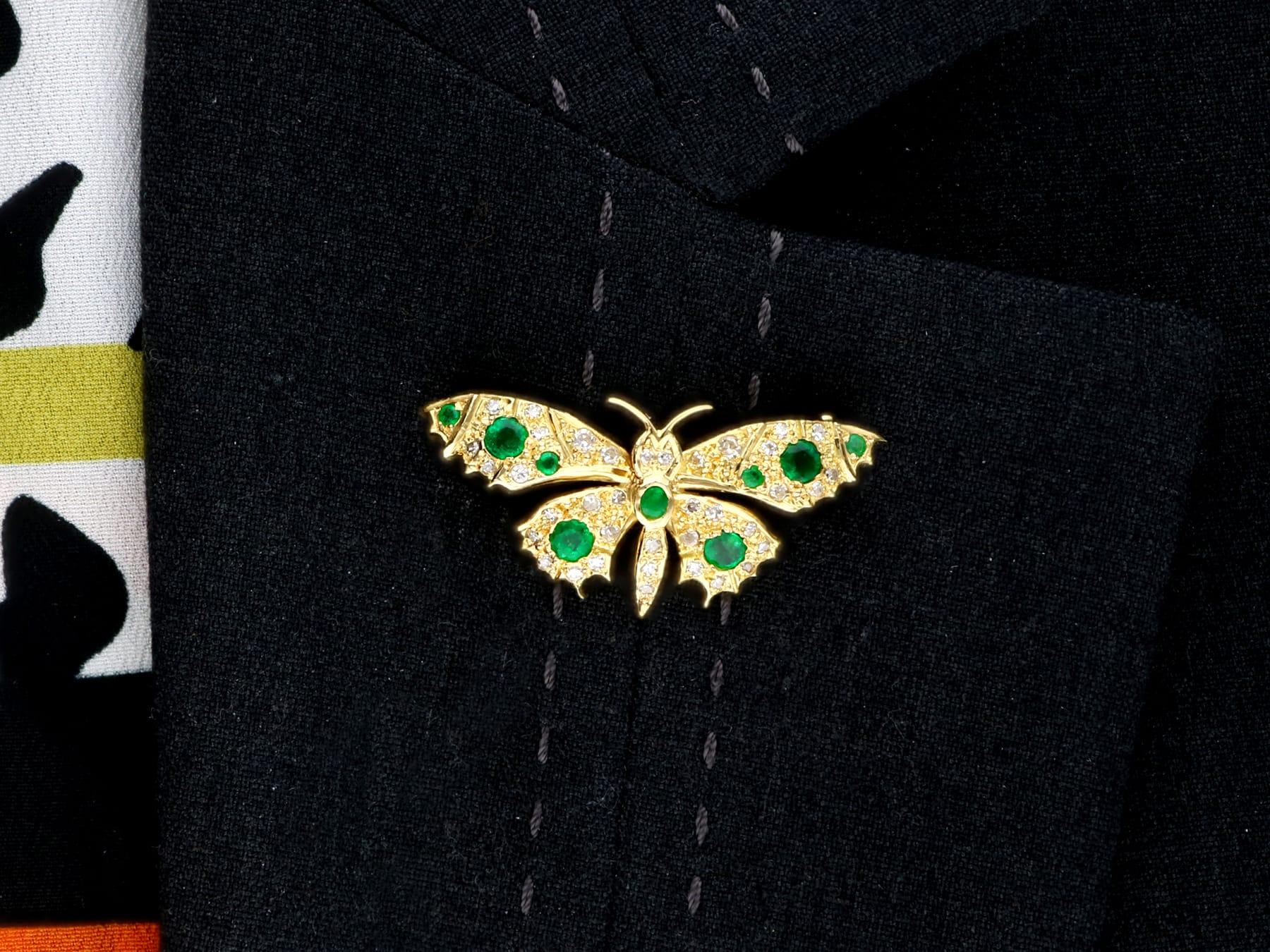 Broche Mariposa Vintage 0,45 Quilates Esmeralda 0,43 Quilates Diamante Oro Amarillo 18k en venta 5