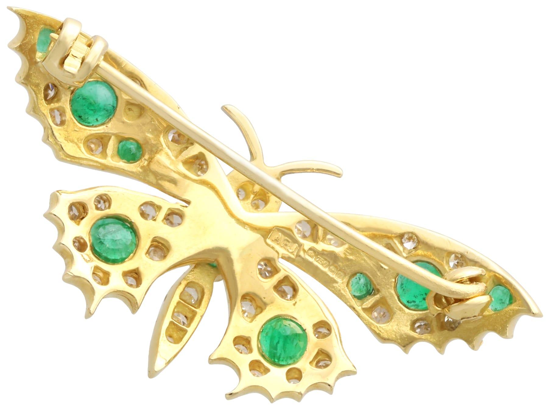 Broche Mariposa Vintage 0,45 Quilates Esmeralda 0,43 Quilates Diamante Oro Amarillo 18k en venta 1
