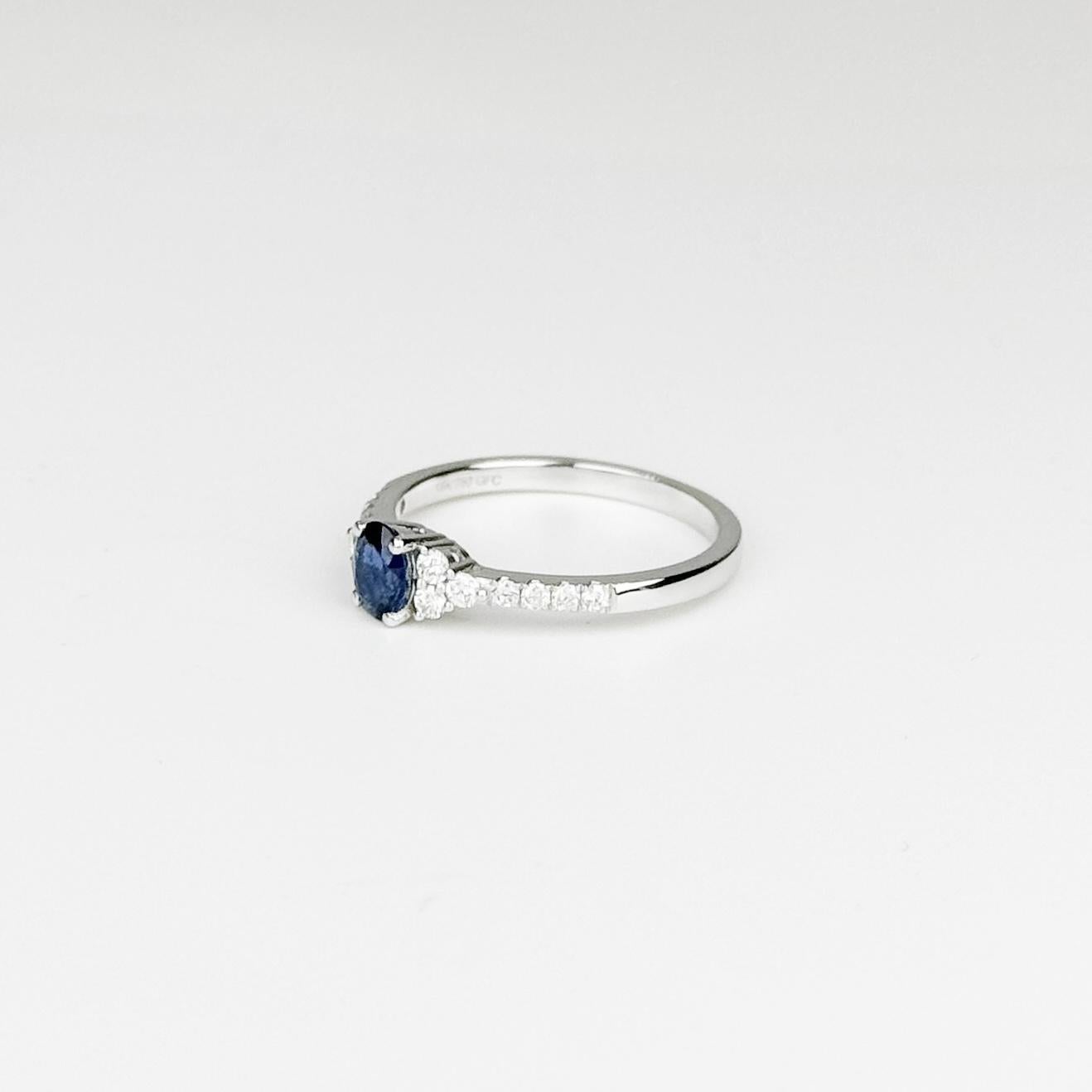 Anillo vintage de diamantes con zafiro azul de Sri Lanka de 0,47 ct en oro blanco de 18 quilates Contemporáneo en venta