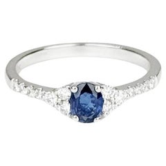 Anillo vintage de diamantes con zafiro azul de Sri Lanka de 0,47 ct en oro blanco de 18 quilates