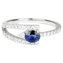 Anillo vintage de diamantes con zafiro azul de Sri Lanka de 0,47 ct en oro blanco de 18 quilates