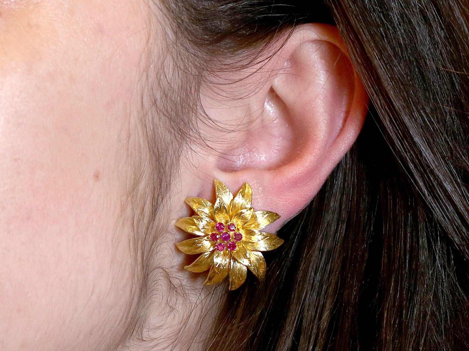 Vintage 0.48ct Ruby and 18k Yellow gold Earrings Circa 1990 For Sale 7