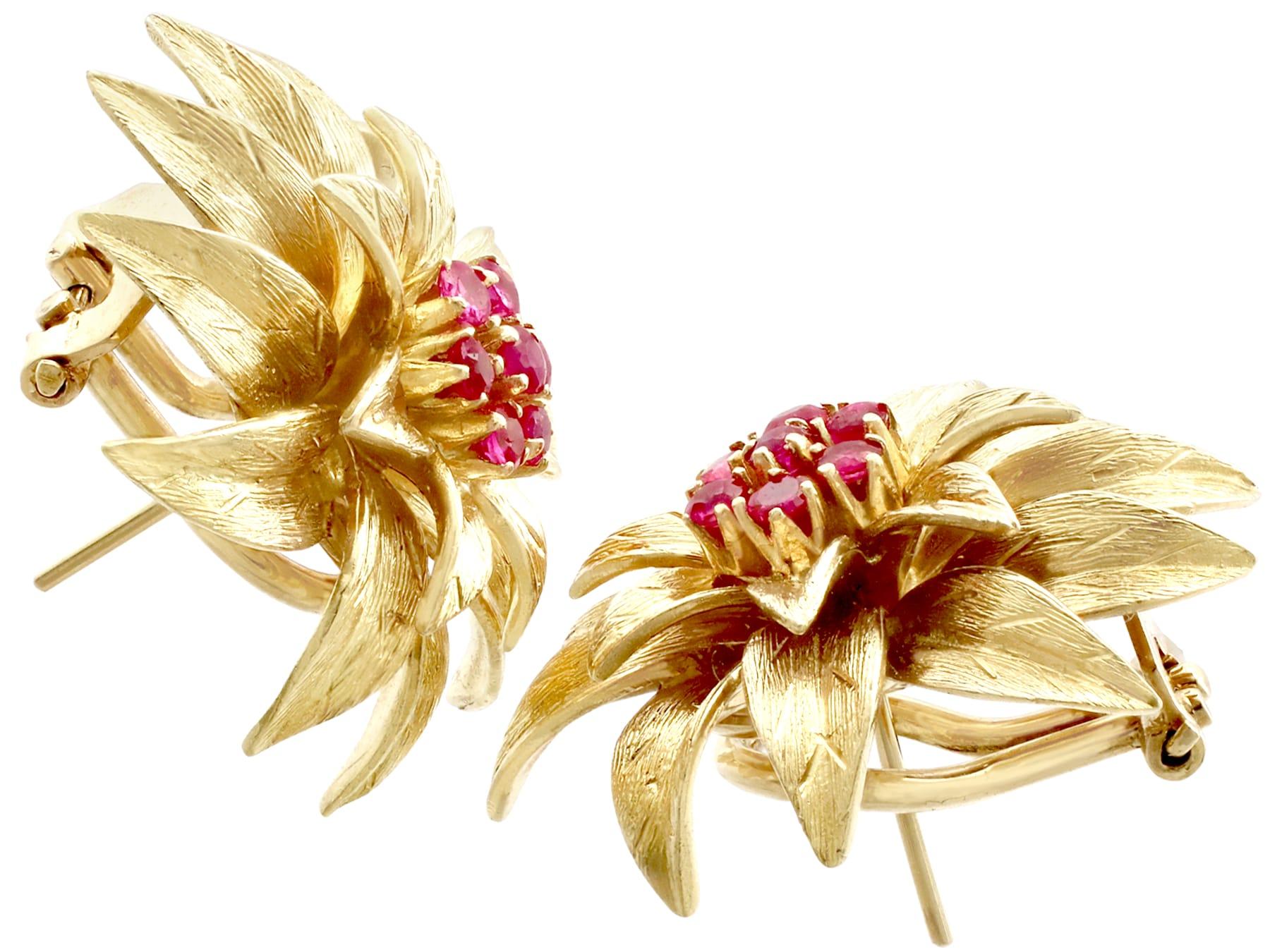 Vintage 0.48ct Ruby and 18k Yellow gold Earrings Circa 1990 For Sale 2