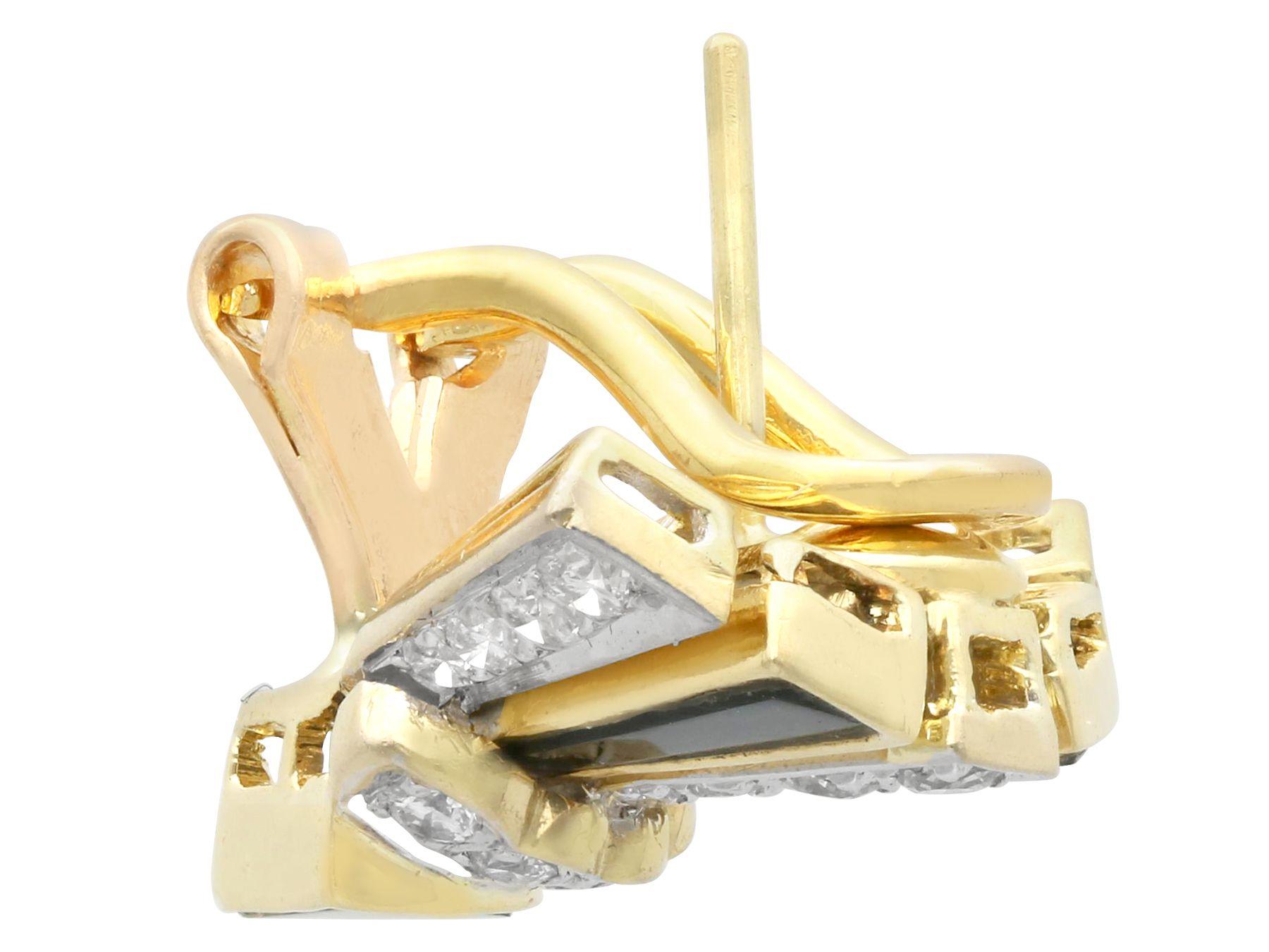 Round Cut Vintage 0.49 Carat Diamond and Black Onyx Yellow Gold Stud Earrings
