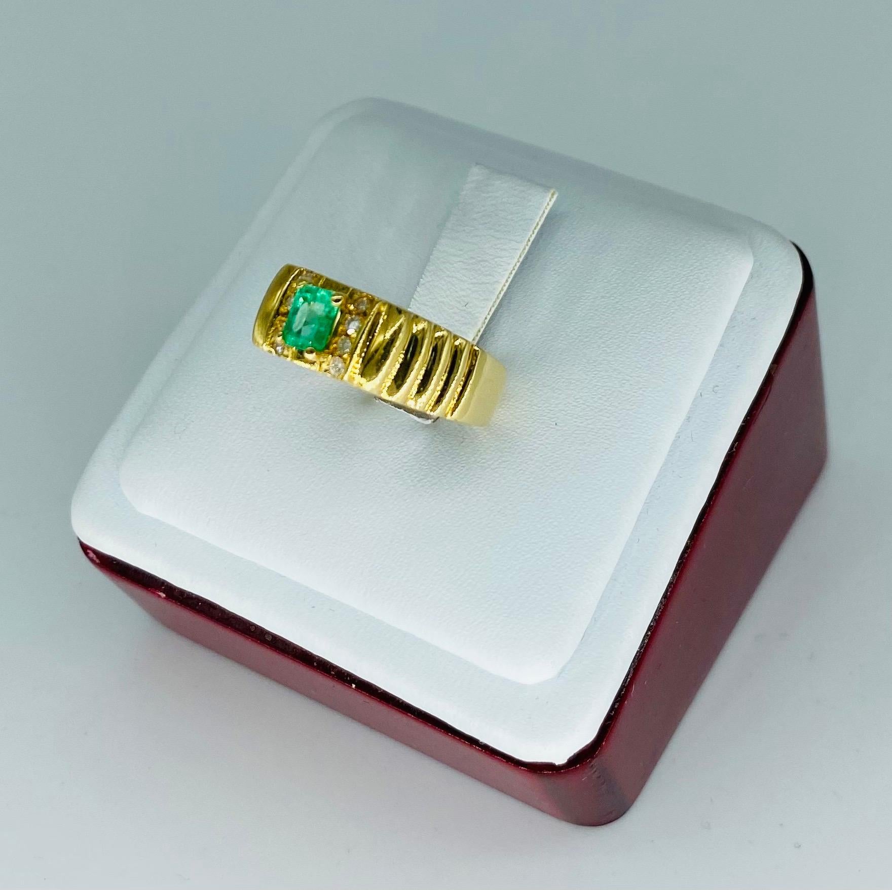 Anillo Esmeralda Colombiana Vintage 0,50 Quilates Oro 18k Corte esmeralda en venta