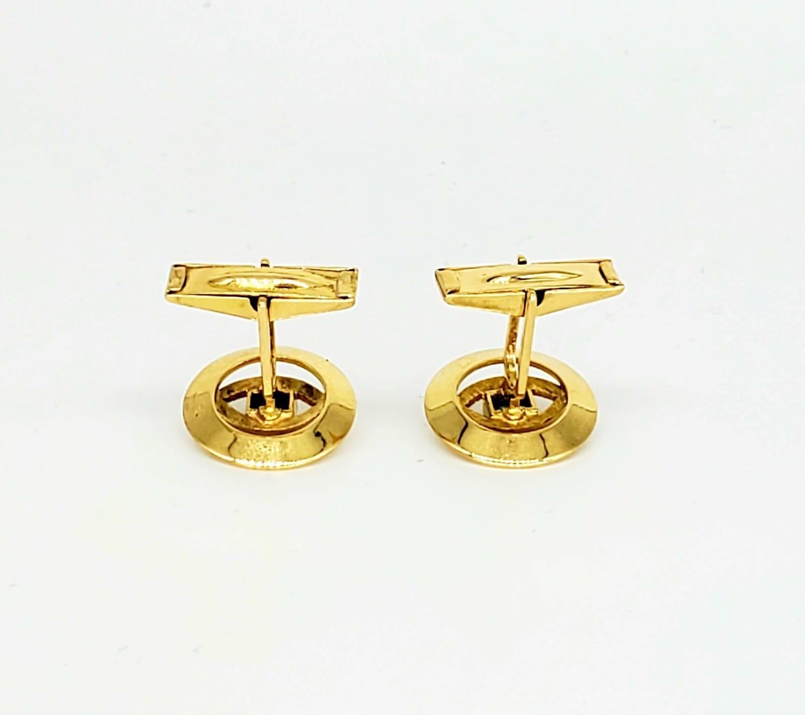 Boutons de manchette vintage en or 18 carats avec émeraudes de 0,50 carat Excellent état à Miami, FL