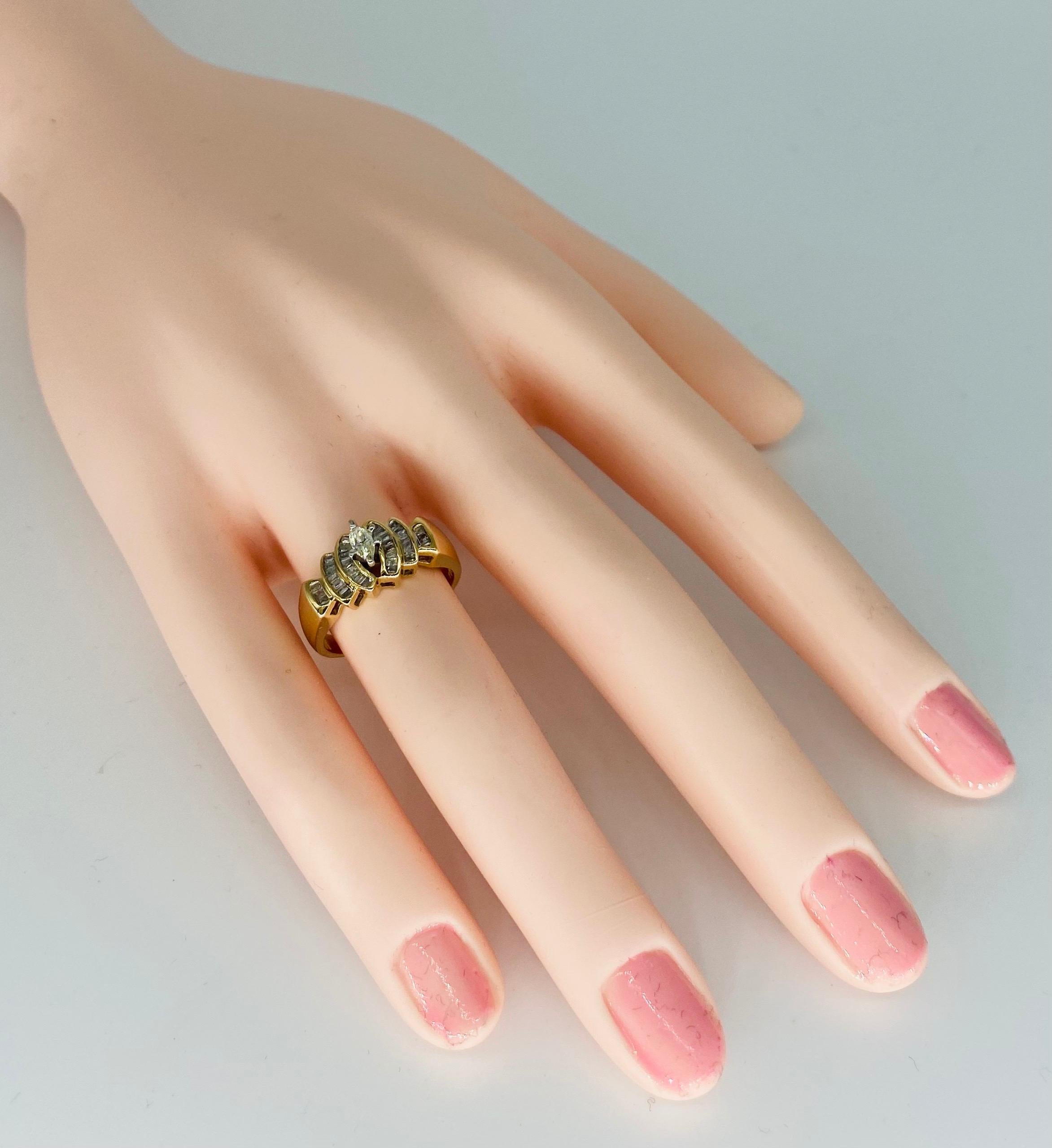Vintage 0,50 Karat Marquise Diamant Verlobungsring. Schöner Ring mit spitz zulaufenden Diamanten im Baguetteschliff und einem Marquise-Diamanten in der Mitte, mit einem Gesamtgewicht von ca. 0,50 Karat. Der Ring ist eine Größe 6,5 und wiegt 4,2