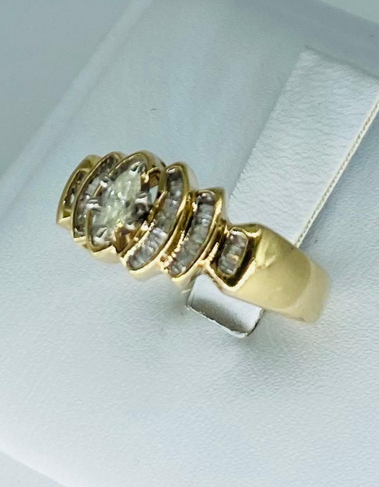Bague de fiançailles vintage avec diamant marquise de 0,50 carat en vente 2