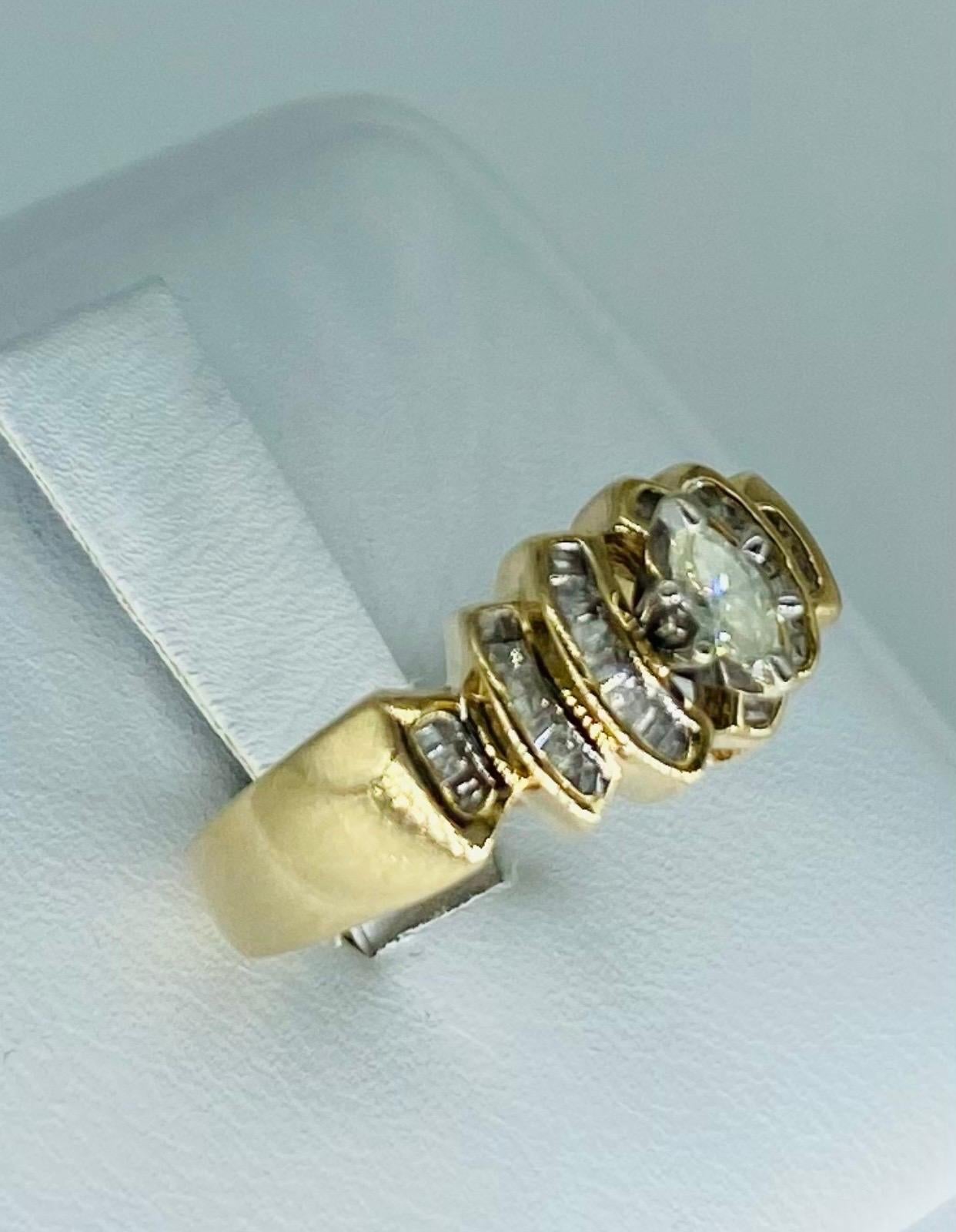 Bague de fiançailles vintage avec diamant marquise de 0,50 carat en vente 3