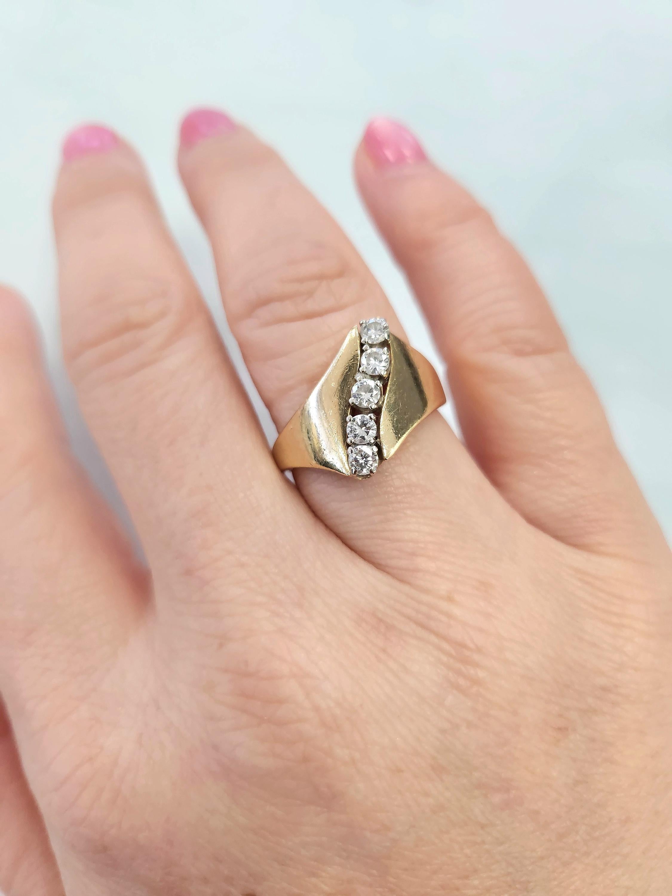 Round Cut Vintage 0.50 Carats Diamond Freeform Wave Ring 14K Yellow Gold For Sale