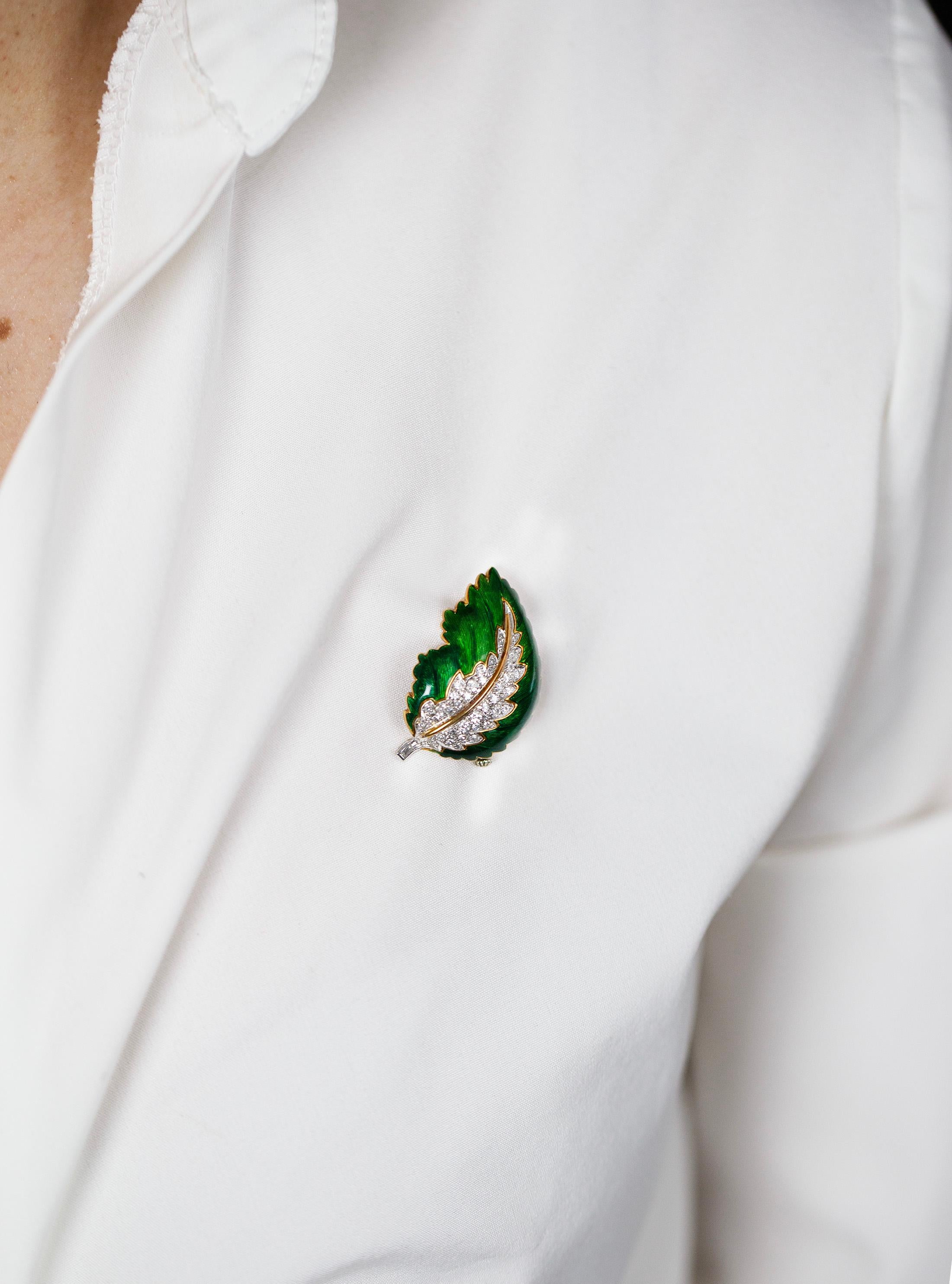 Women's or Men's Vintage 0.50 Carat Total Round Cut Diamond & Green Enamel Leaf Brooch For Sale