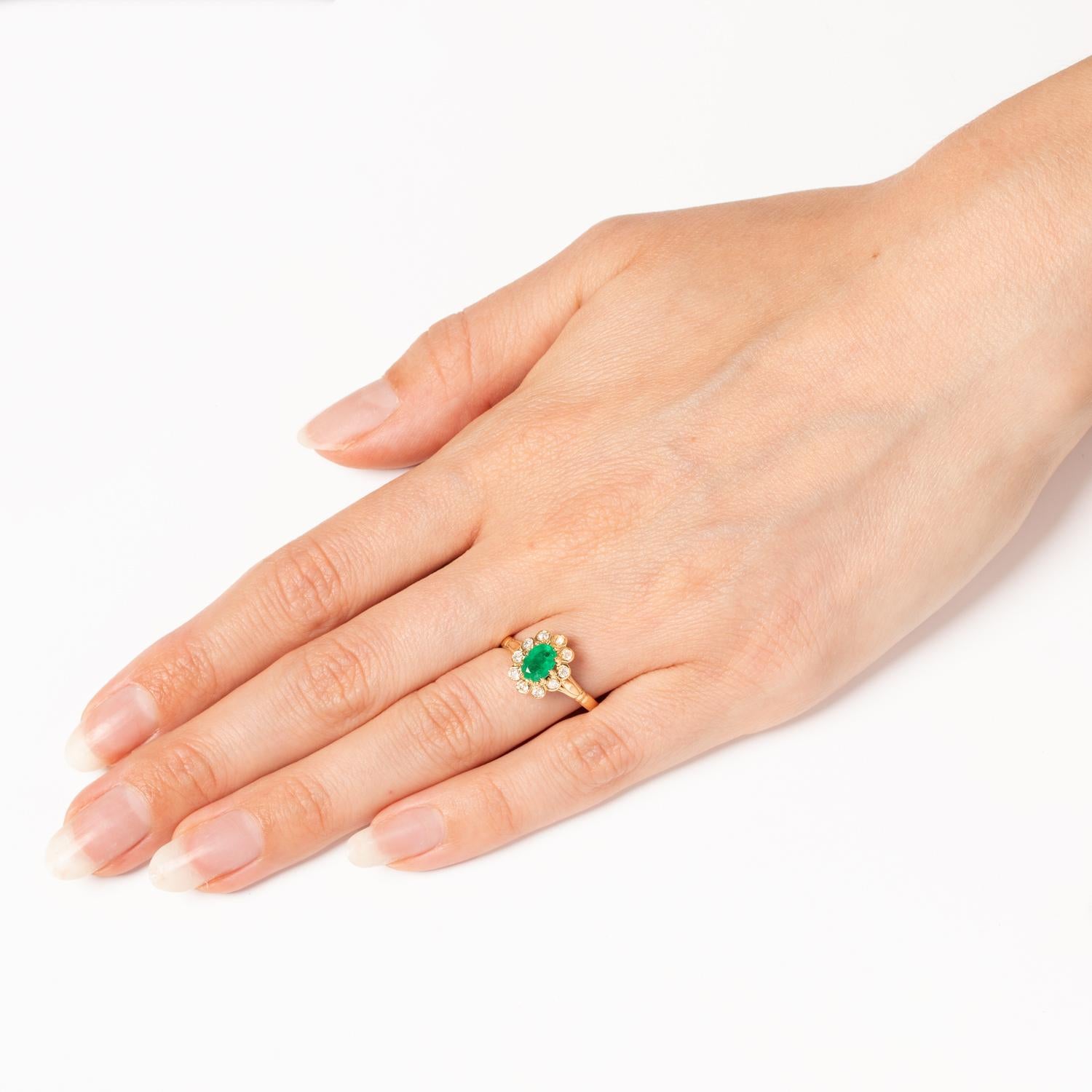 Vintage-Cluster-Ring mit 0,50 Karat Smaragd und Diamant, ca. 1990er Jahre Damen im Angebot