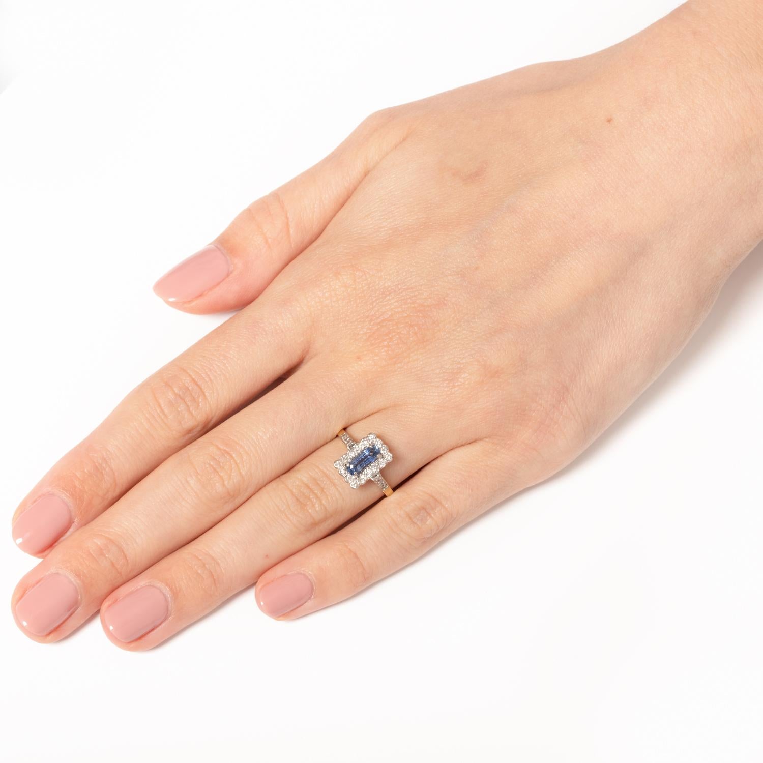 Vintage 0.50ct Sapphire and Diamond Cluster Ring, c.1964 In Good Condition For Sale In London, GB