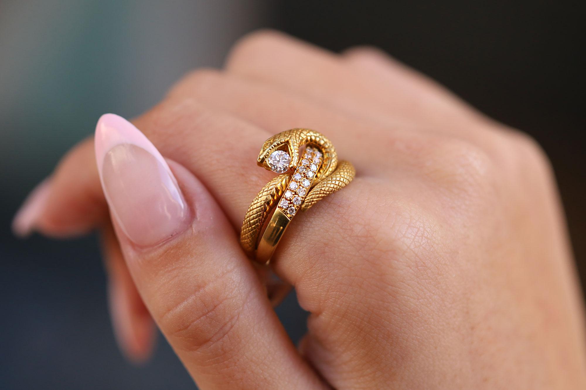 Vintage 0.52ctw Diamant Gravierte Schlange Ring (Rundschliff) im Angebot