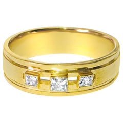 Vintage 0.55 Carat Diamond and Yellow Gold 3-Stone Ring Vintage 0.55 Carat Diamond and Yellow Gold 3-Stone Ring