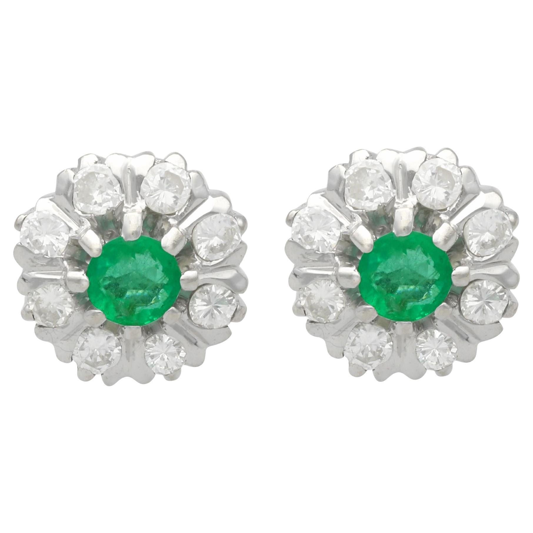 Boucles d'oreilles vintage en or blanc avec émeraudes de 0,56 carat et diamants de 0,65 carat