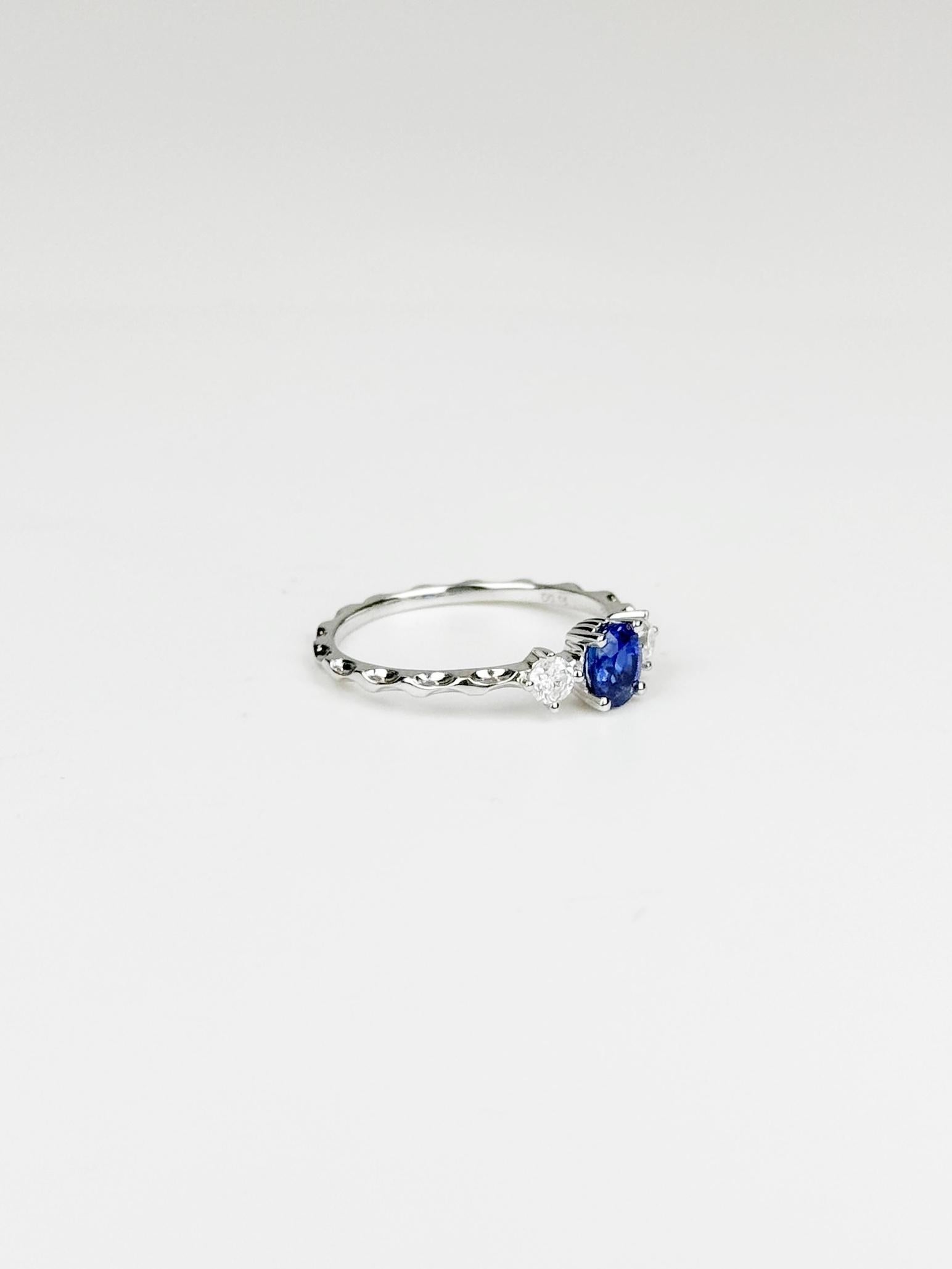 Vintage 0,56 Karat Sri Lanka Blauer Saphir Diamantring aus 18 Karat Weißgold mit Saphir (Zeitgenössisch)