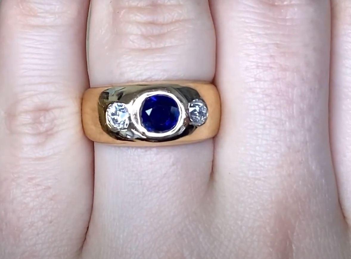 Vintage 0.57ct Round Cut Natural Sapphire Band Ring, 18k Yellow Gold, Circa 1965 In Excellent Condition For Sale In New York, NY