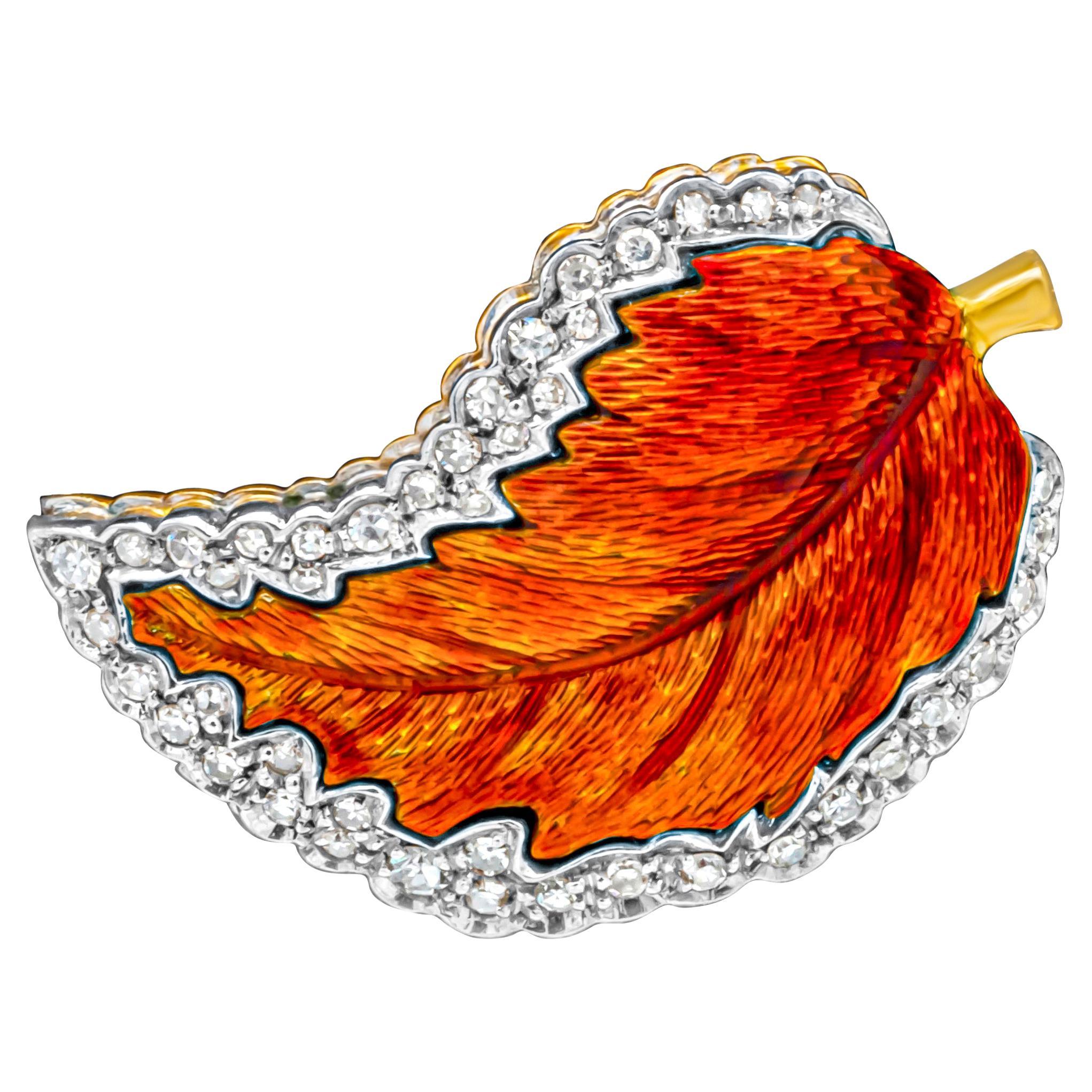 Broche vintage en forme de feuille en émail rouge et diamants ronds de 0,60 carat au total