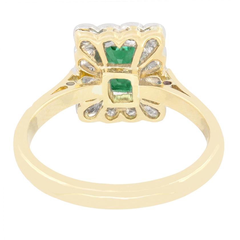 Vintage 0,60ct Smaragd und Diamant Cluster Ring, ca. 1950er Jahre im Zustand „Gut“ im Angebot in London, GB