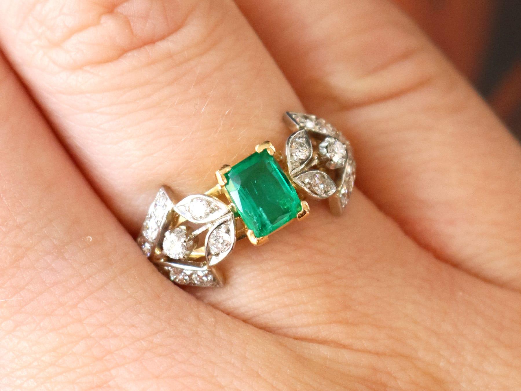 Vintage 0,65 Karat Smaragd 0,46 Karat Diamant 18k Gelbgold Ring CIRCA 1940 (Smaragdschliff) im Angebot