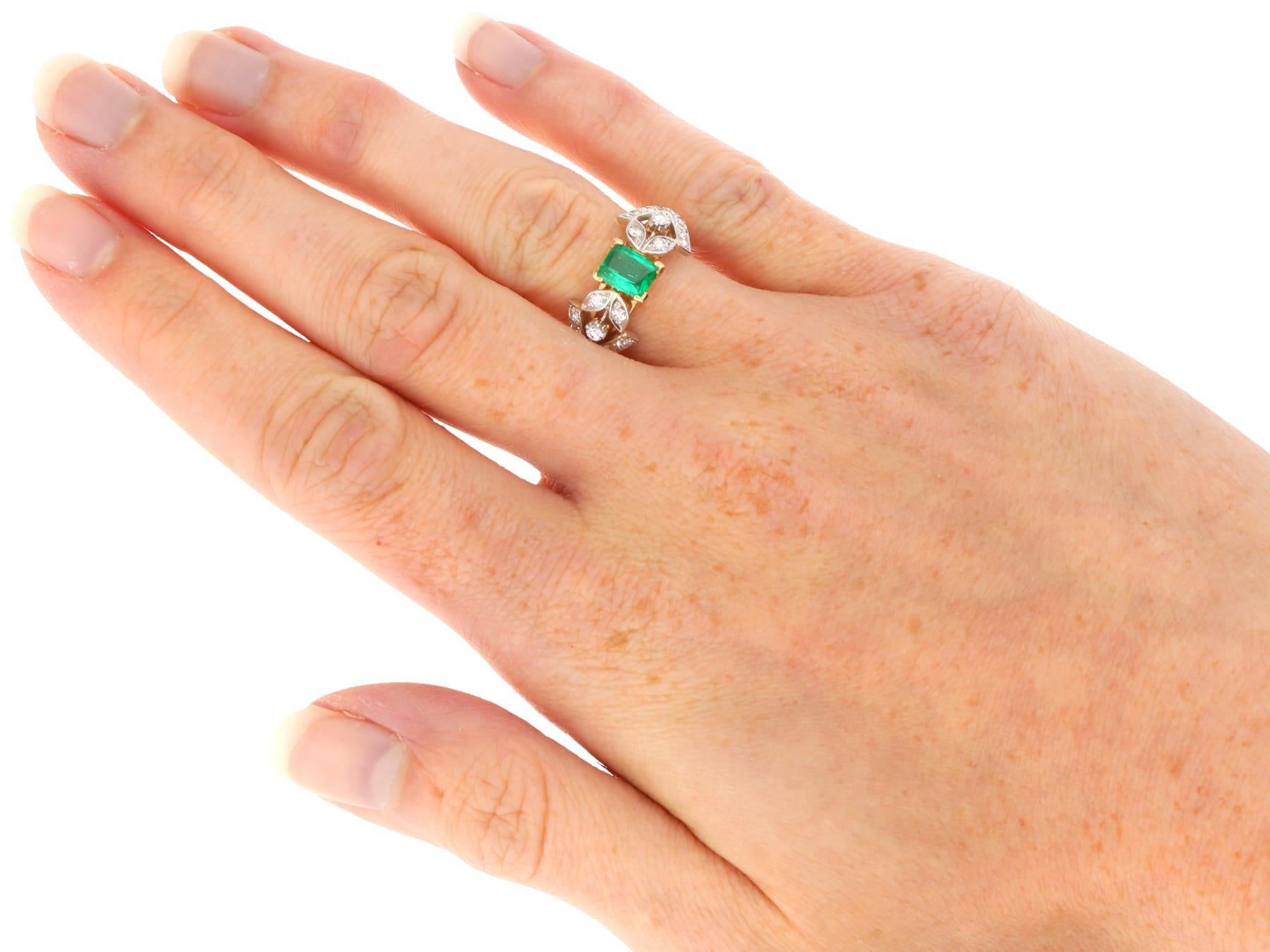 Vintage 0,65 Karat Smaragd 0,46 Karat Diamant 18k Gelbgold Ring CIRCA 1940 im Angebot 3