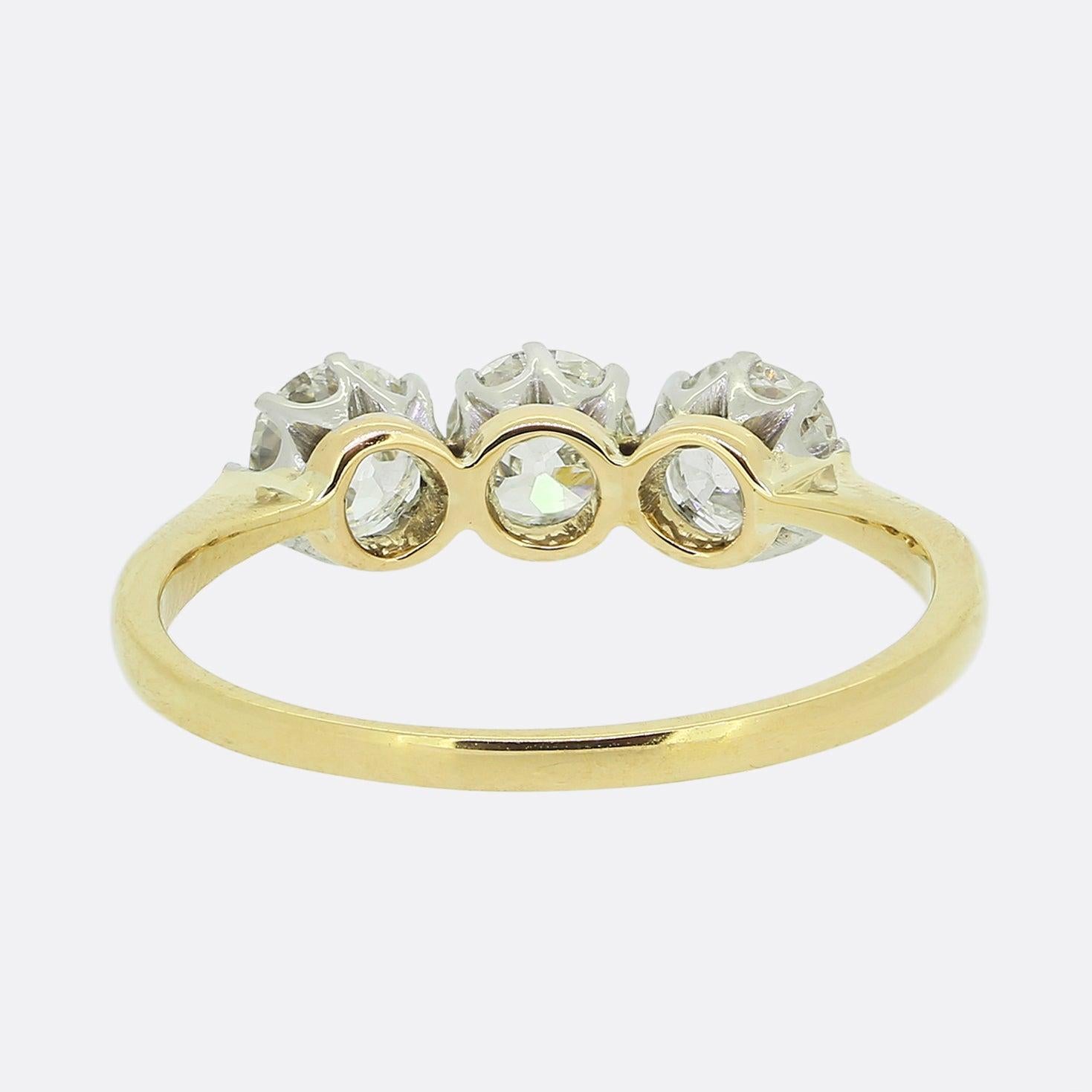 Vintage 0.66 Carat Three-Stone Diamond Ring In Good Condition For Sale In London, GB