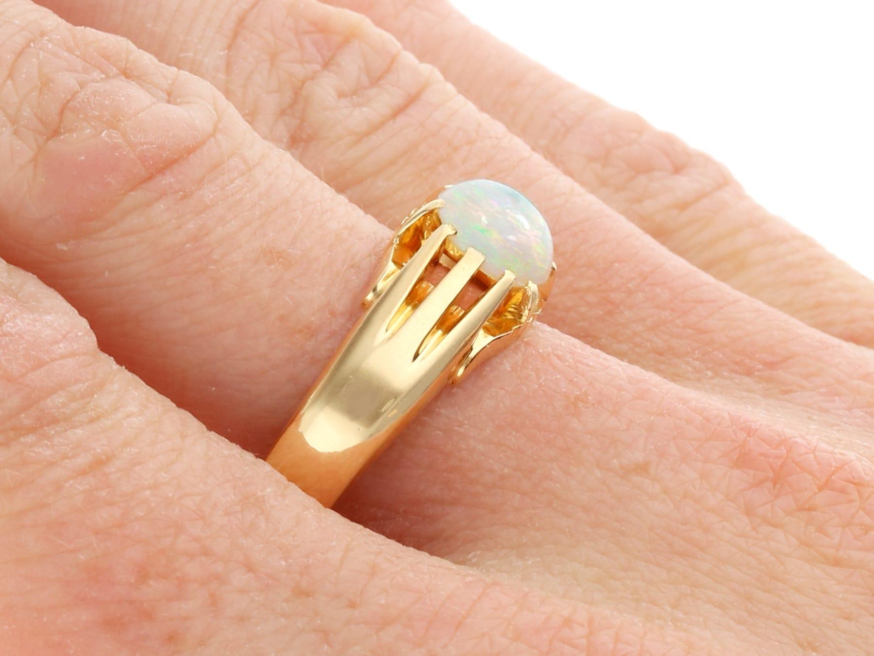 Vintage 0.68 Carat Opal and 18 Karat Yellow Gold Ring For Sale 3