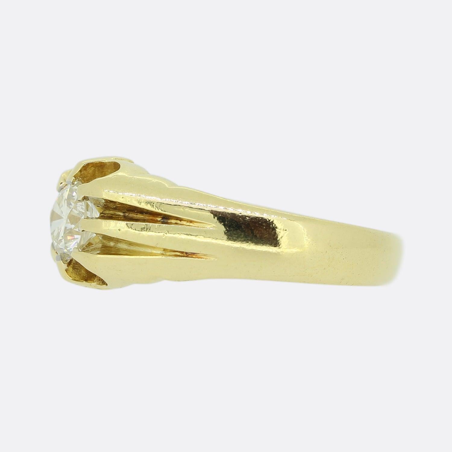Si tratta di un anello zingaro vintage in oro giallo 18 ct per uomo con diamanti. Il diamante centrale è un taglio brillante da 0,70 carati e si trova in una montatura a griffe. 

Condit: Usato (Molto Buono)
Peso: 8.9 grammi
Taglia: S
Larghezza