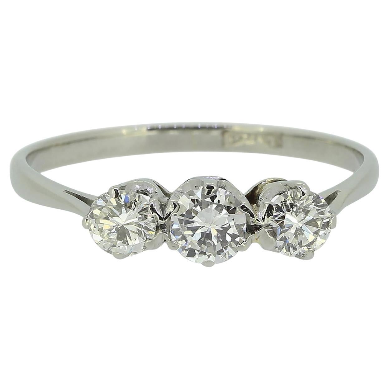 Bague vintage à trois pierres avec diamants de 0.70 carats