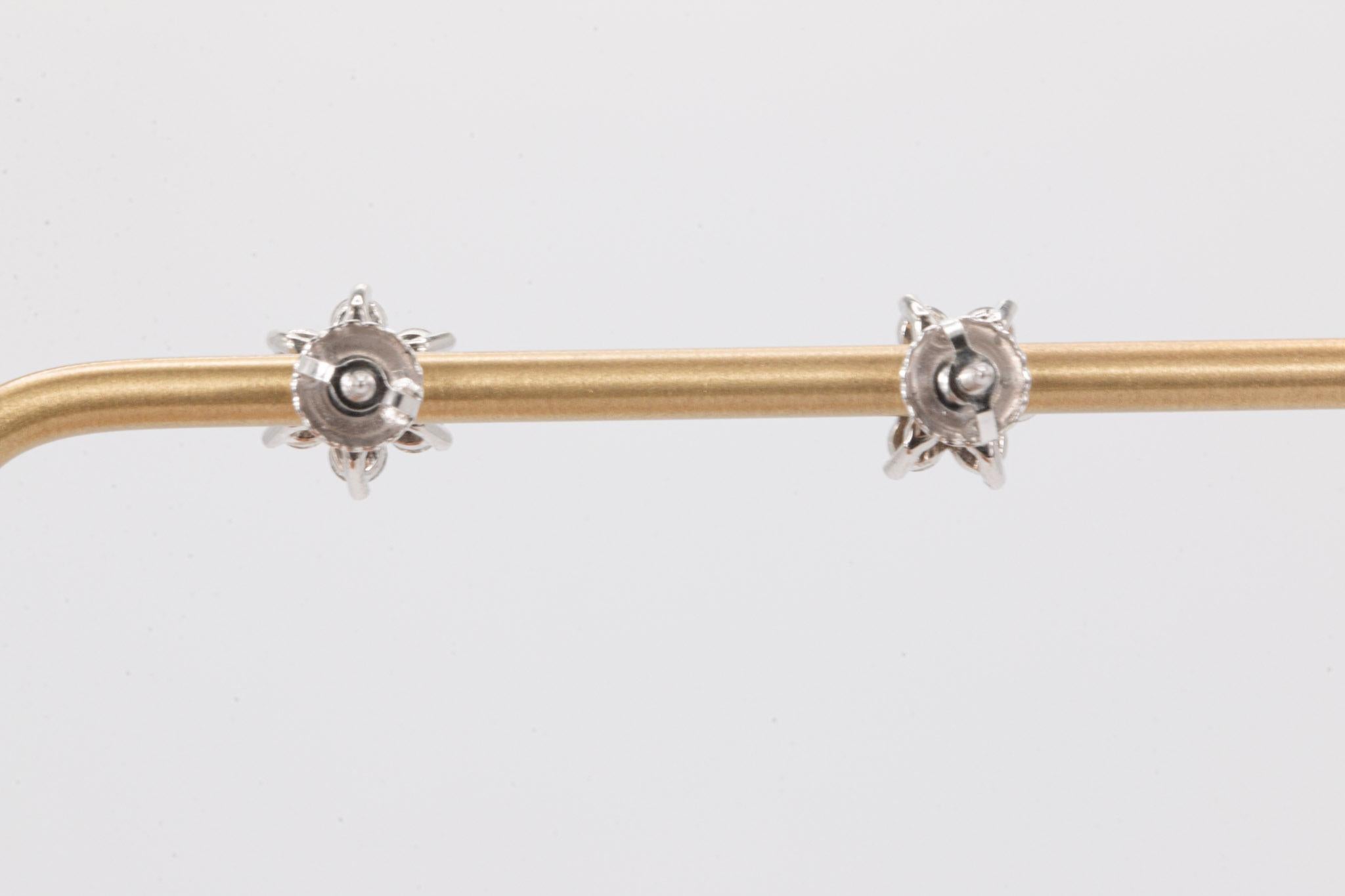 Vintage 0.74CT Runde Brillant Diamant Ohrringe in 14K & 10k Weißgold (Rundschliff) im Angebot