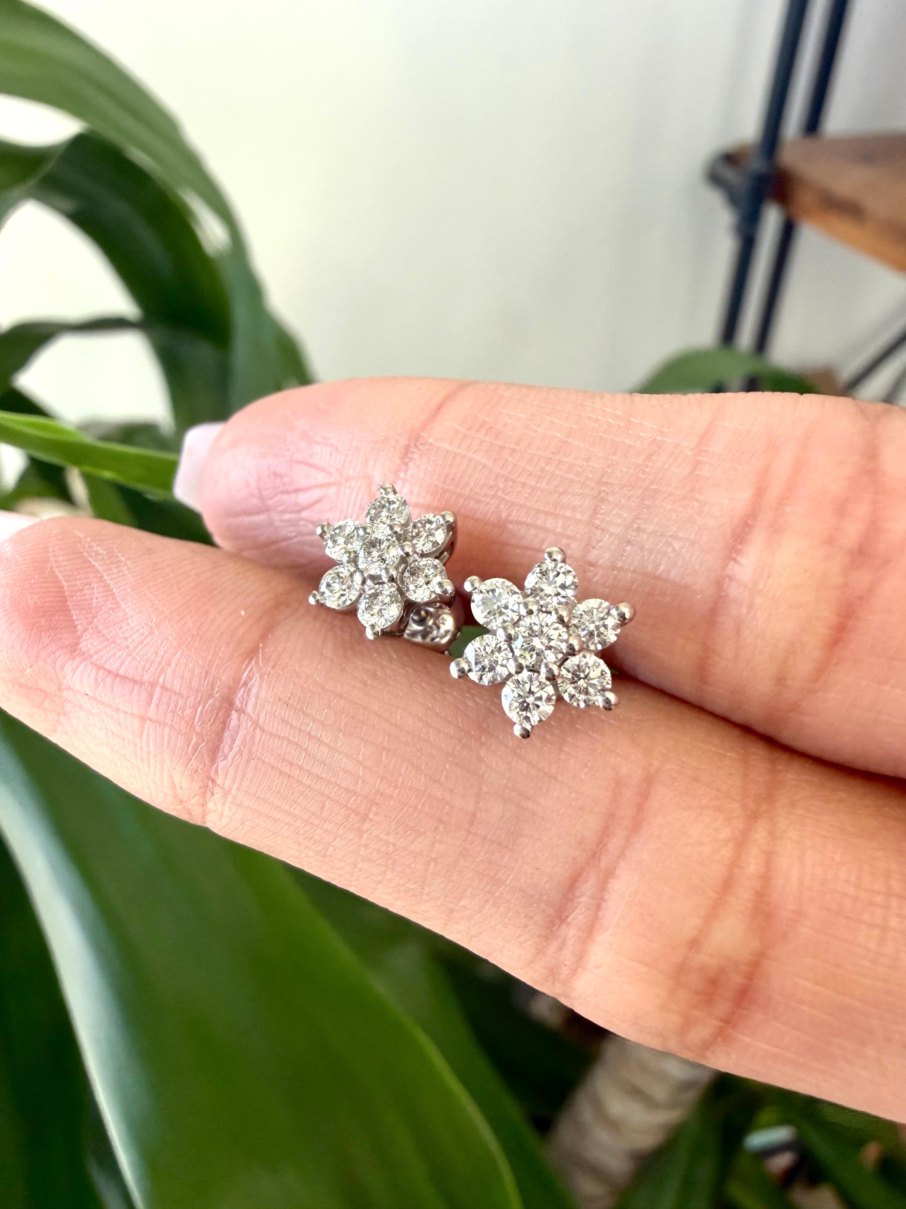 Vintage 0.74CT Runde Brillant Diamant Ohrringe in 14K & 10k Weißgold im Angebot 2