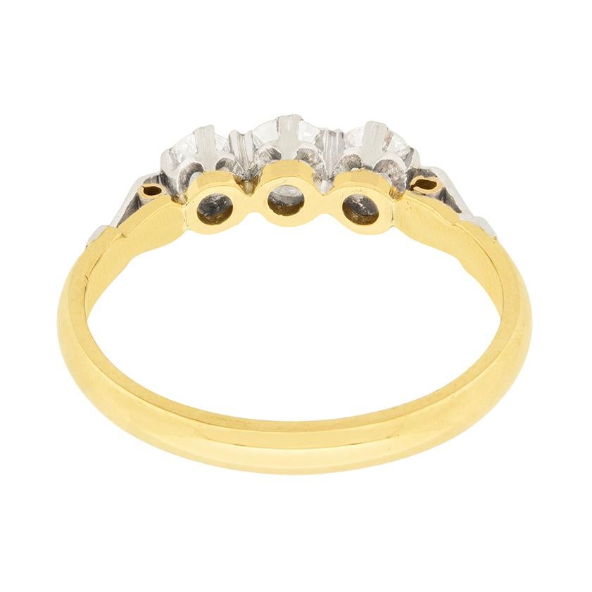 Round Cut Vintage 0.75 Carat Diamond Three-Stone Engagement Ring, circa 1940s For Sale