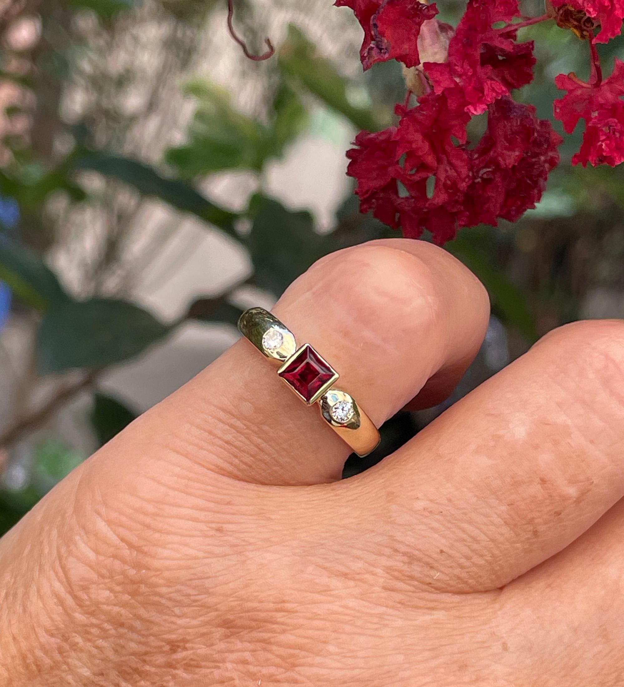 Vintage 0.75ct Natural Square Red Garnet and Diamond  14K Gold Ring 5