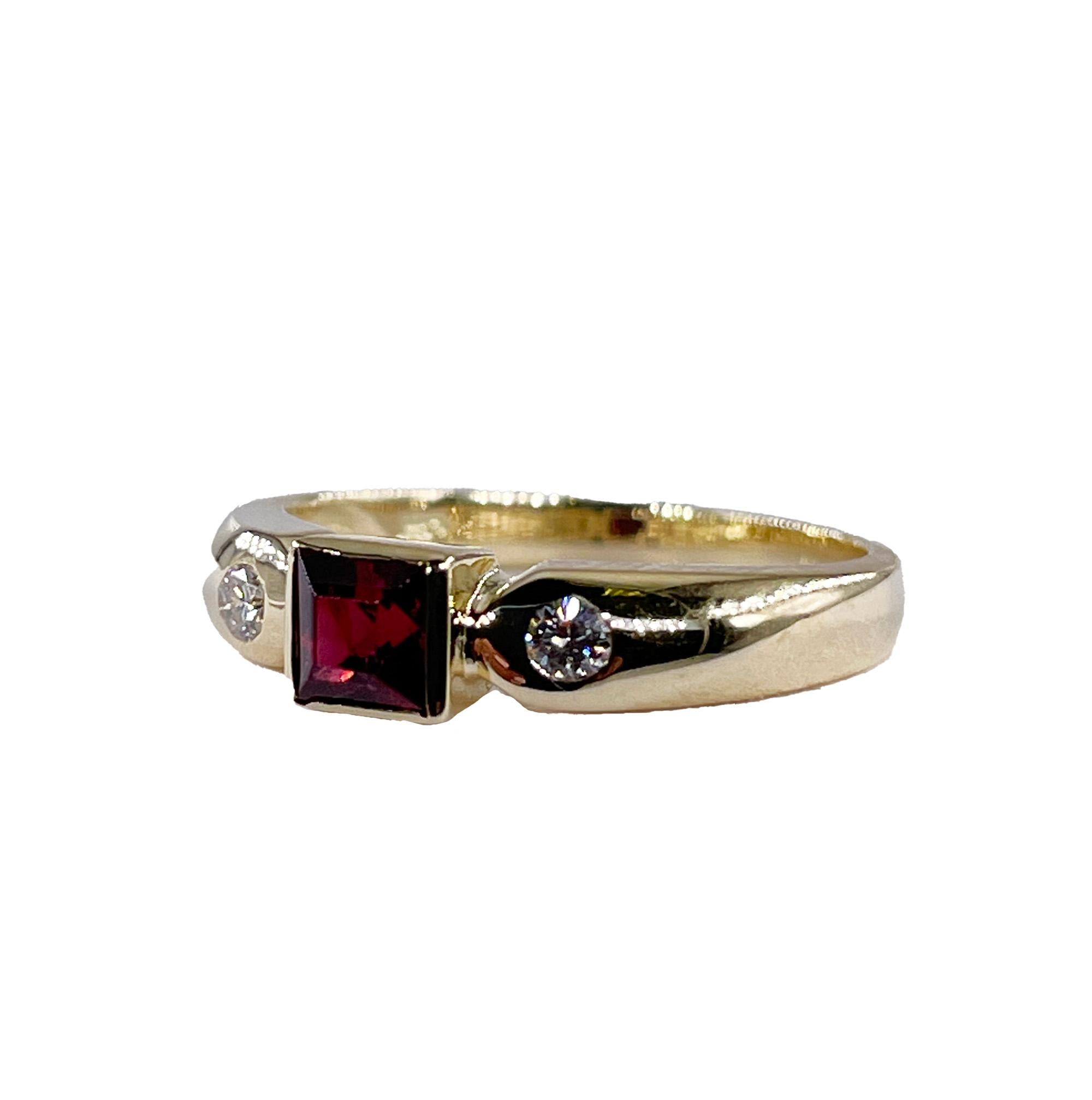 Vintage 0.75ct Natural Square Red Garnet and Diamond  14K Gold Ring 8