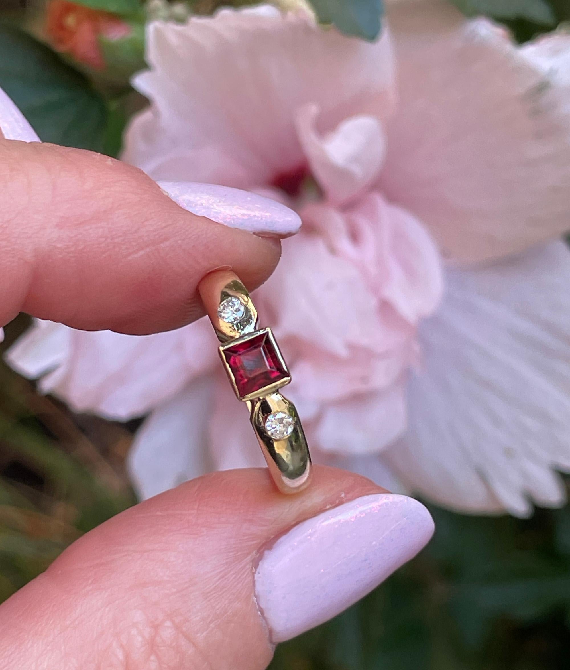 Vintage 0.75ct Natural Square Red Garnet and Diamond  14K Gold Ring 1