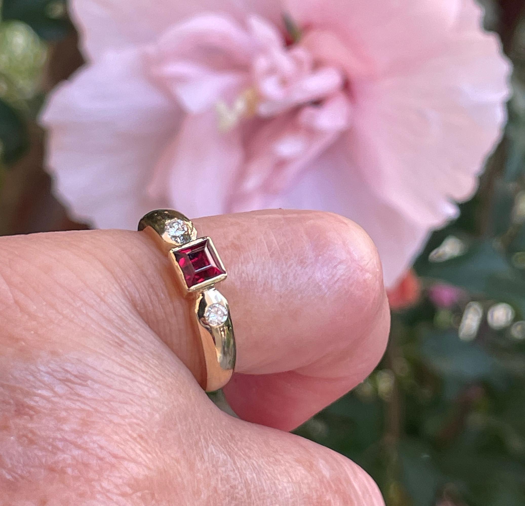 Vintage 0.75ct Natural Square Red Garnet and Diamond  14K Gold Ring 2