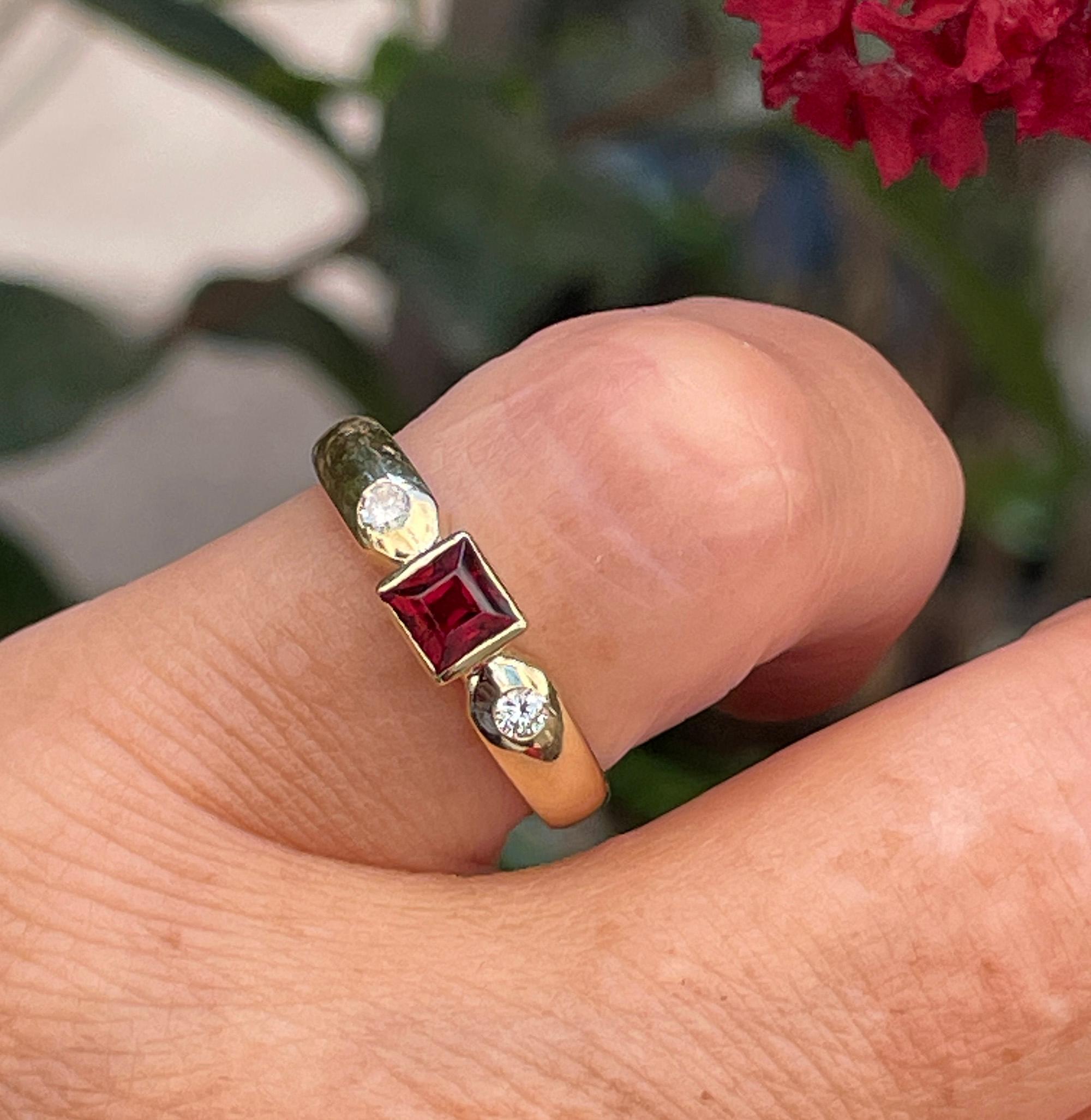Vintage 0.75ct Natural Square Red Garnet and Diamond  14K Gold Ring 3